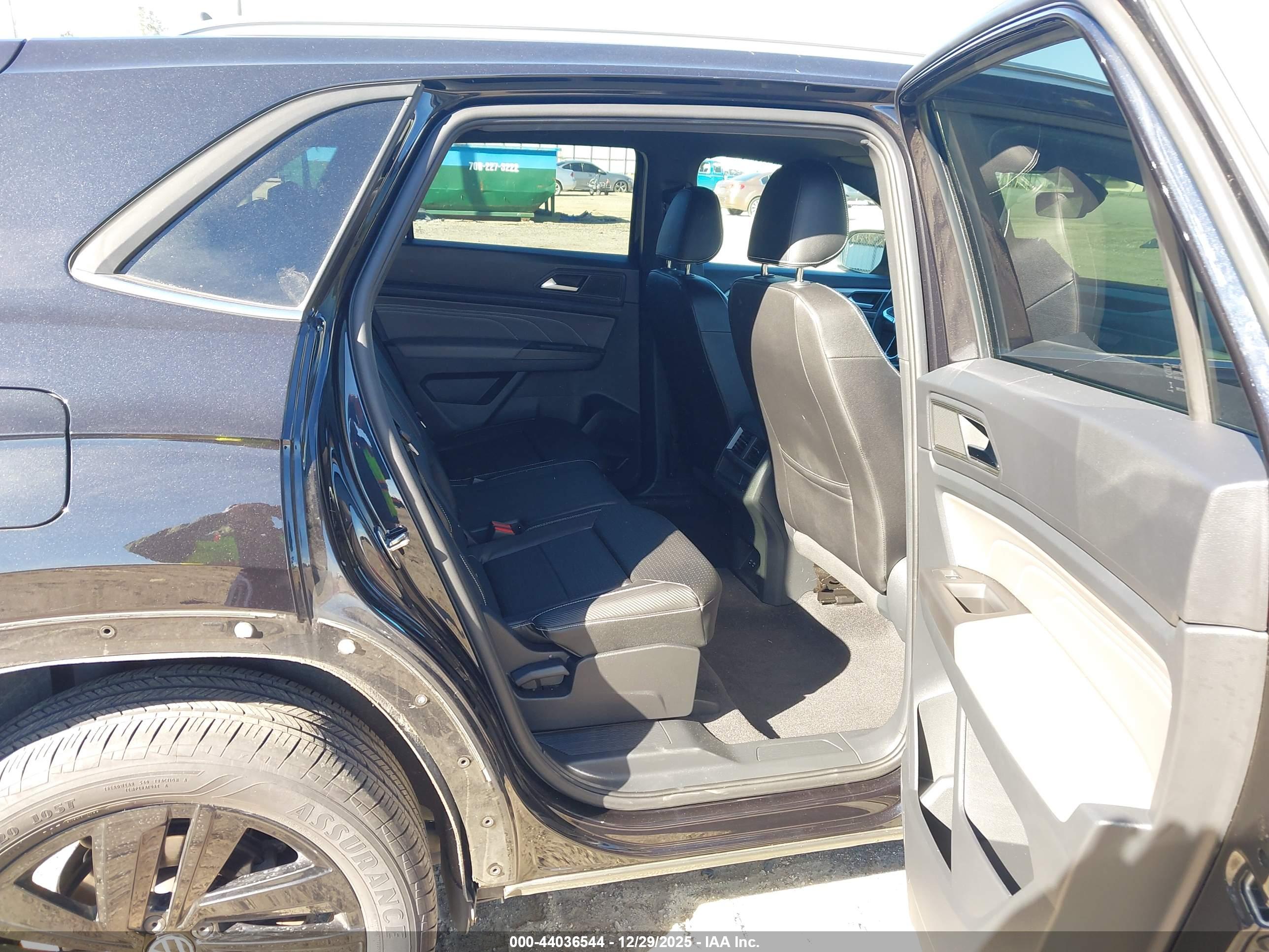 VOLKSWAGEN ATLAS image 8