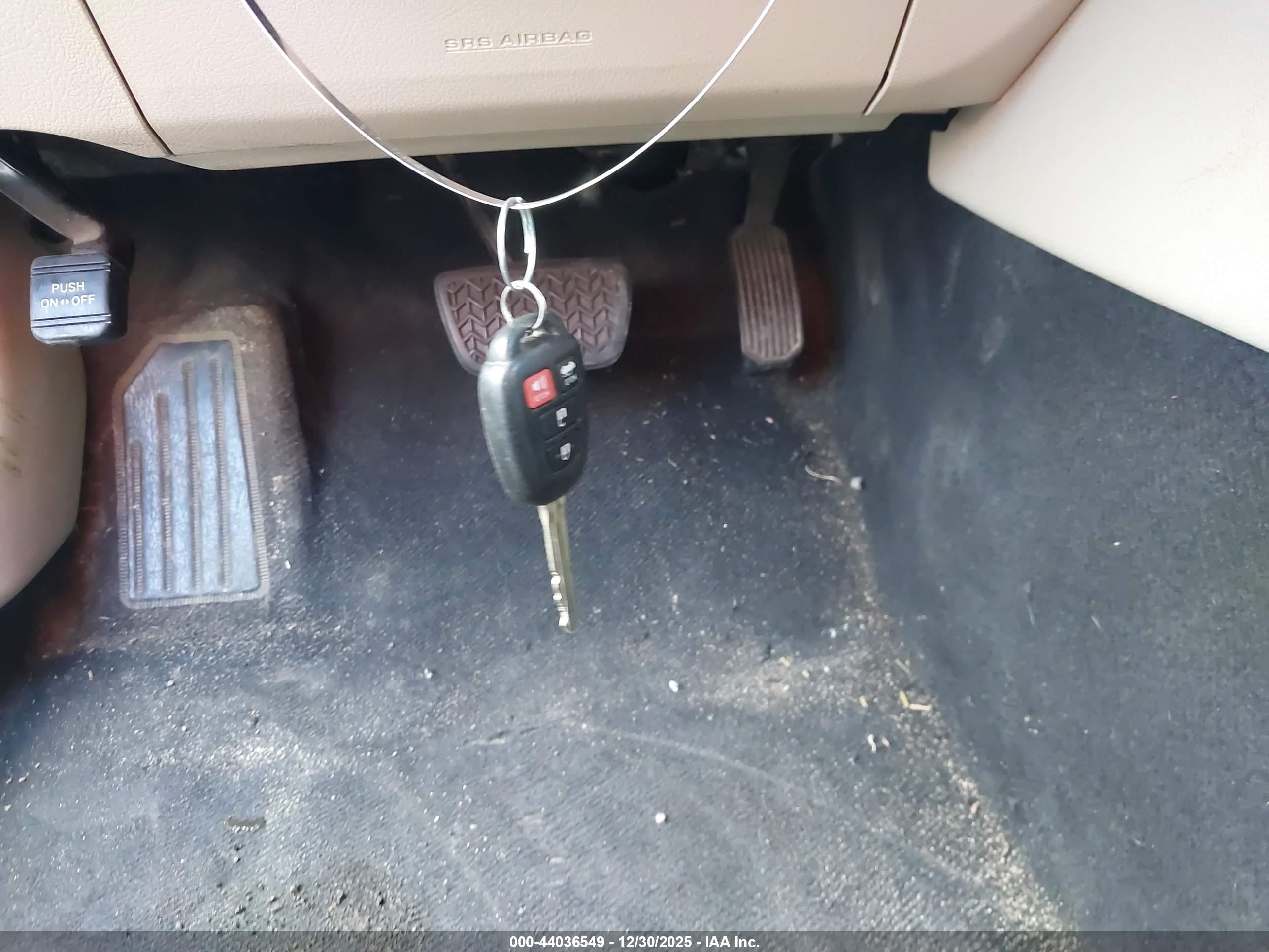 TOYOTA CAMRY image 11