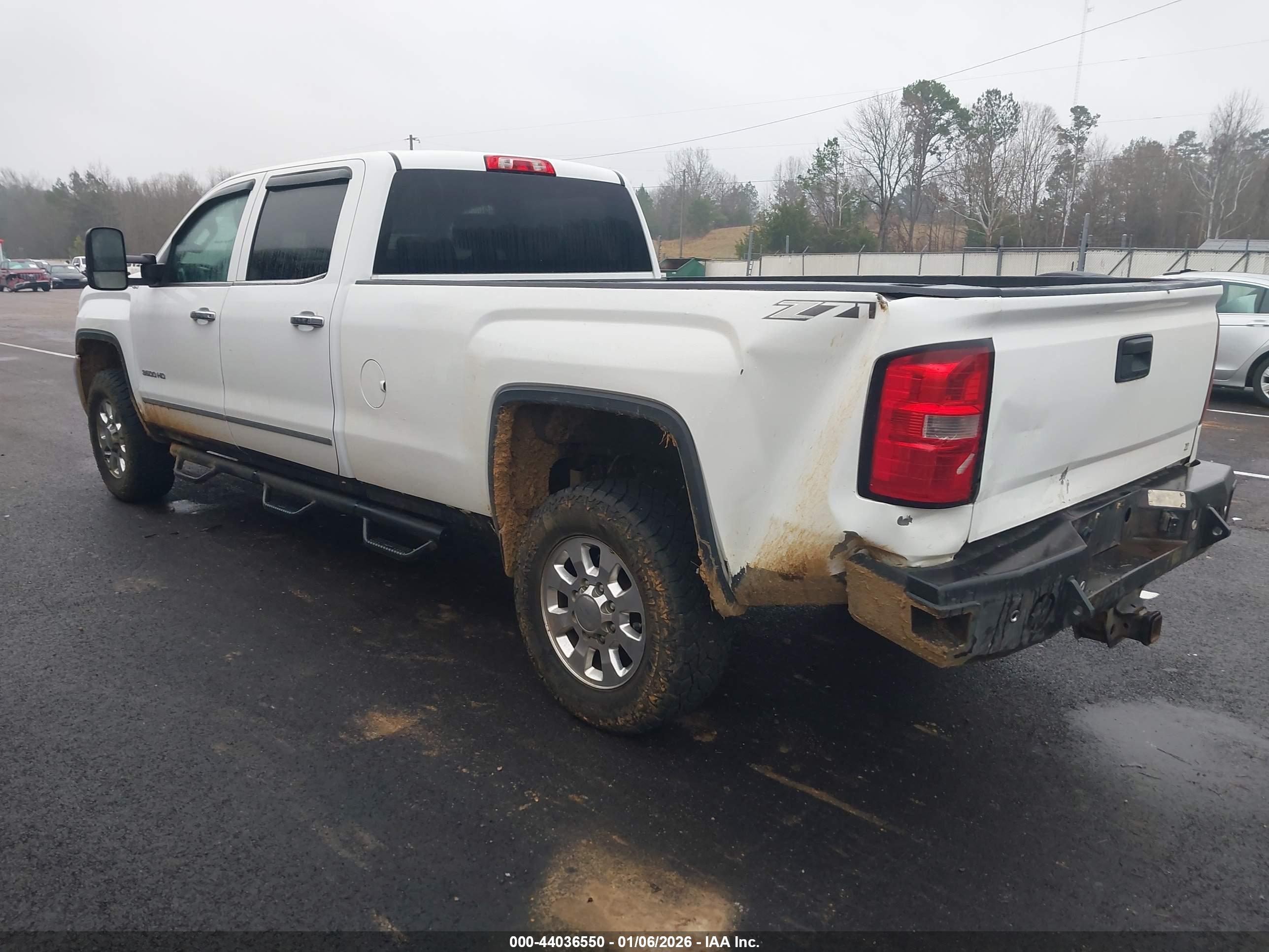 GMC SIERRA image 3