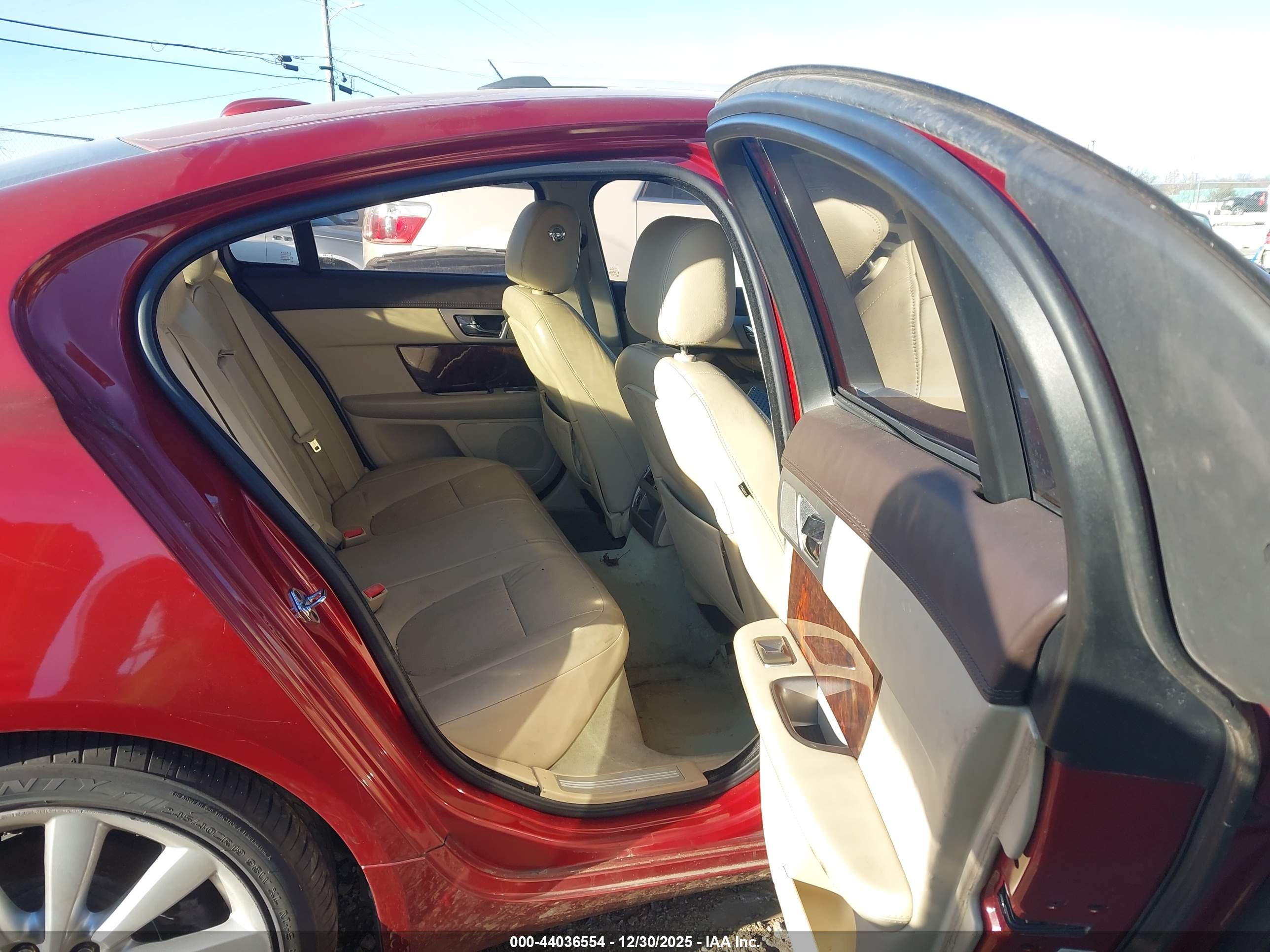 JAGUAR XF image 8