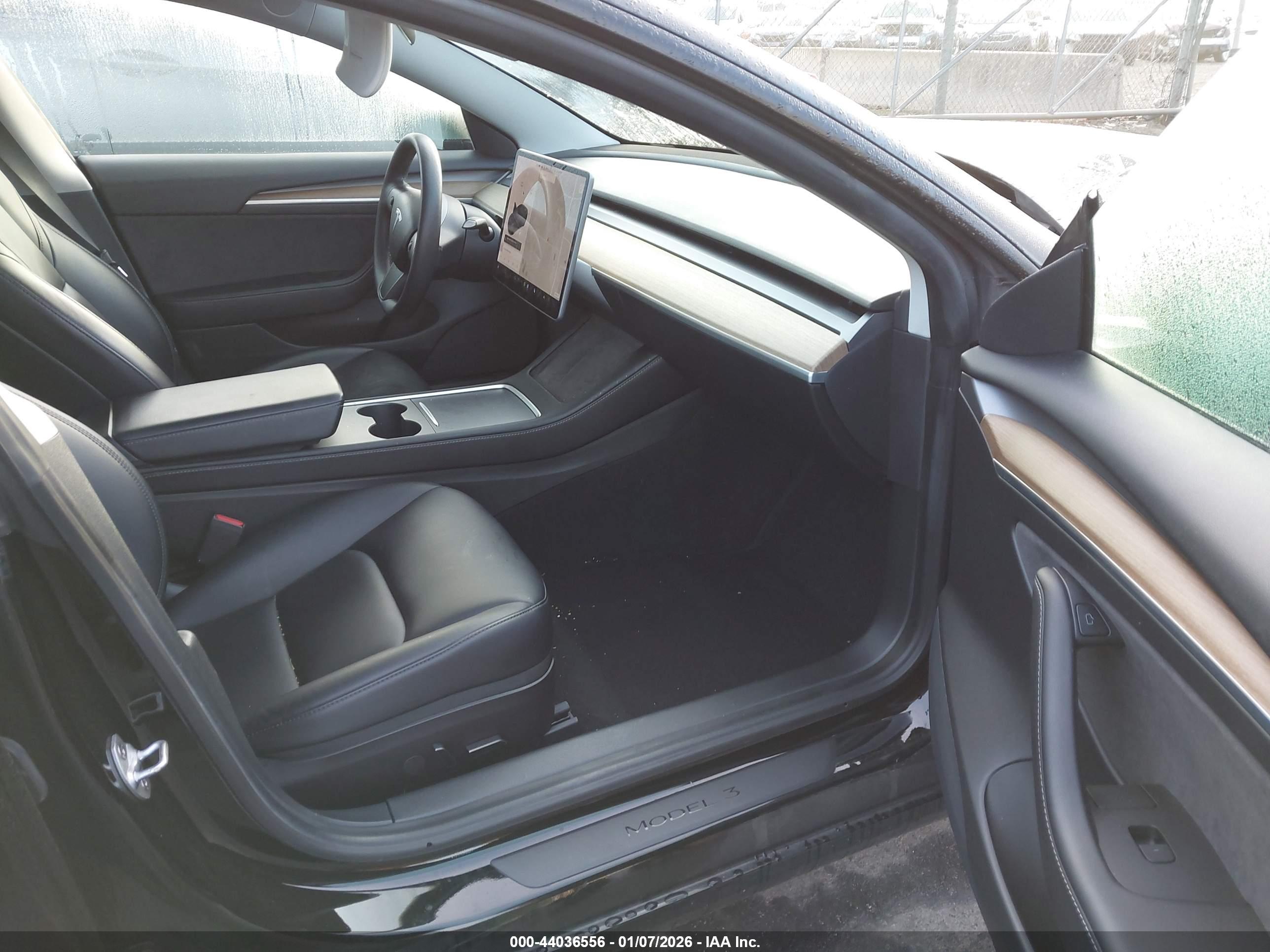 TESLA MODEL image 5