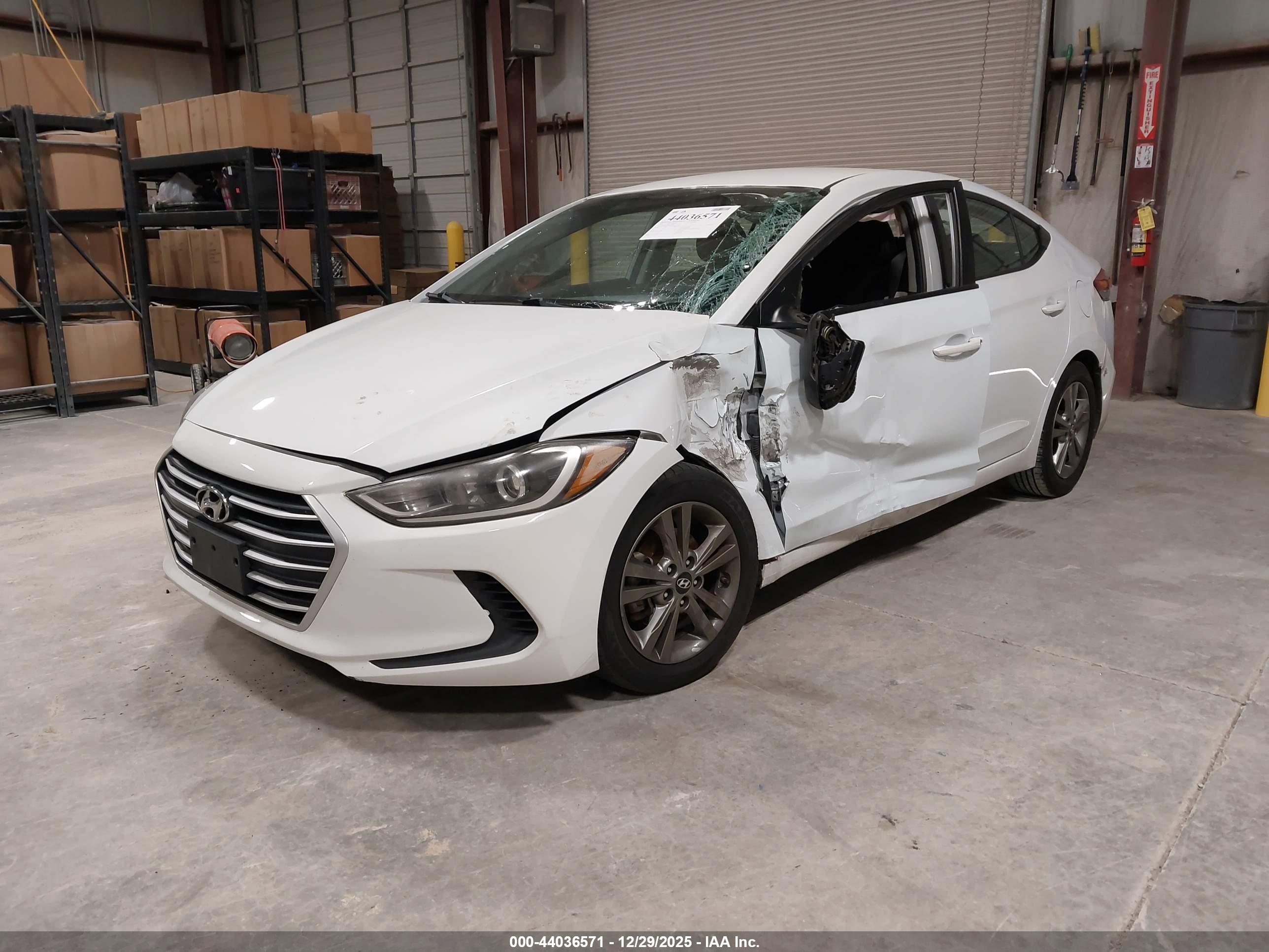 HYUNDAI ELANTRA image 2
