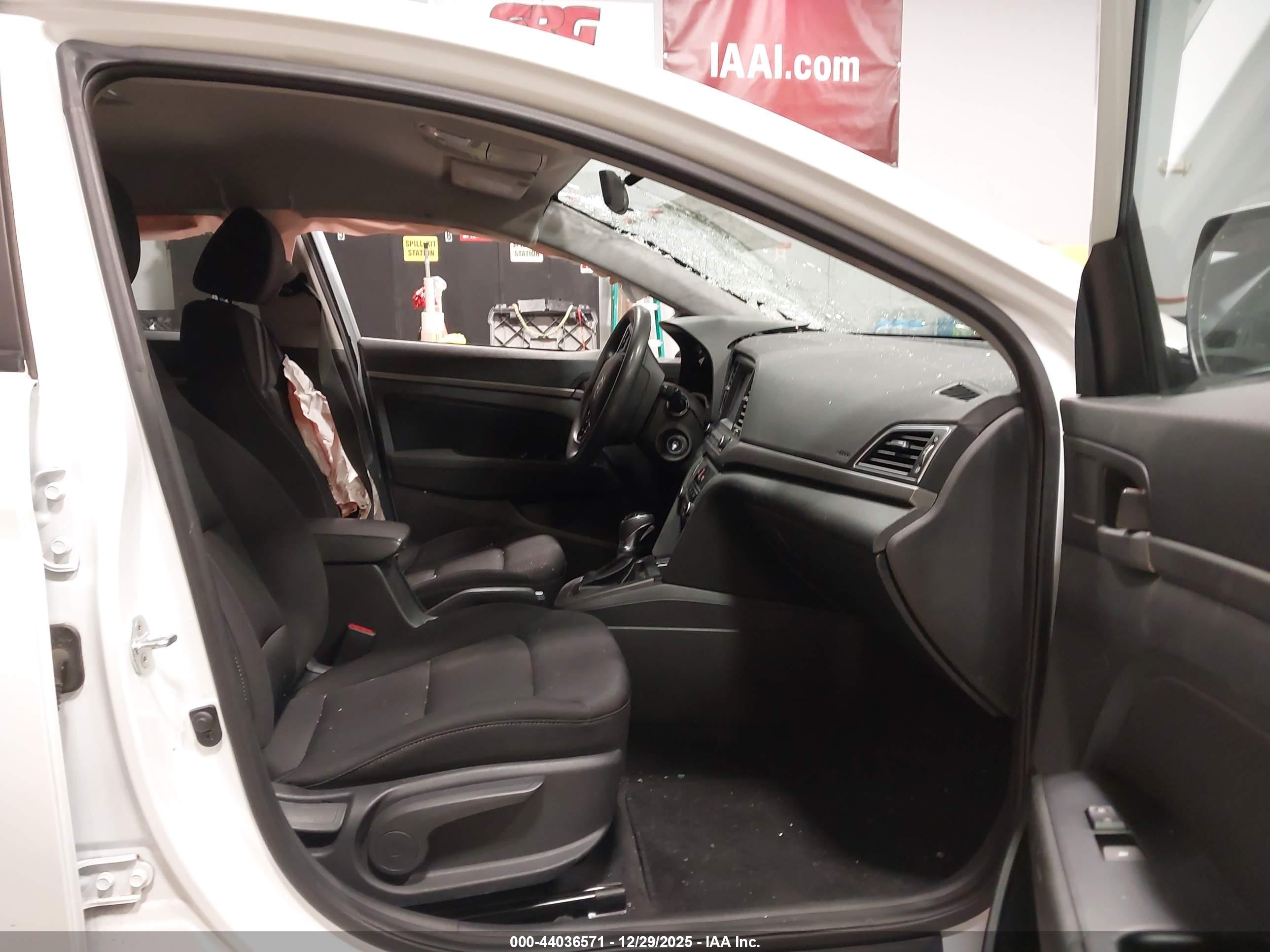 HYUNDAI ELANTRA image 5