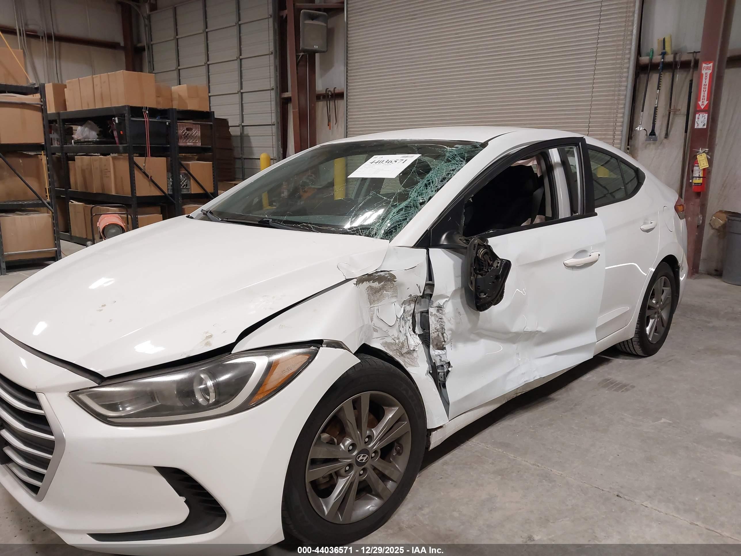 HYUNDAI ELANTRA image 6