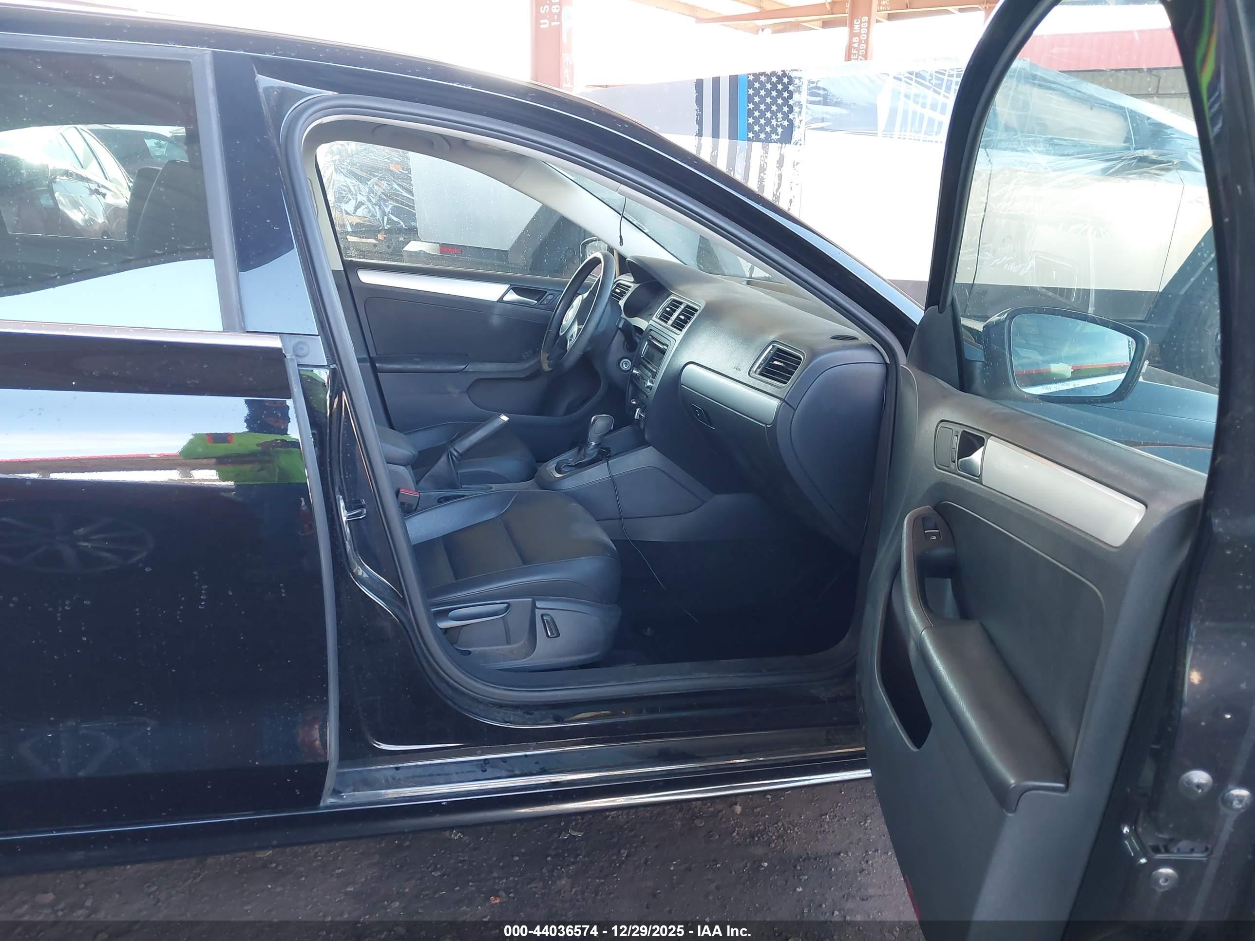 VOLKSWAGEN JETTA image 5