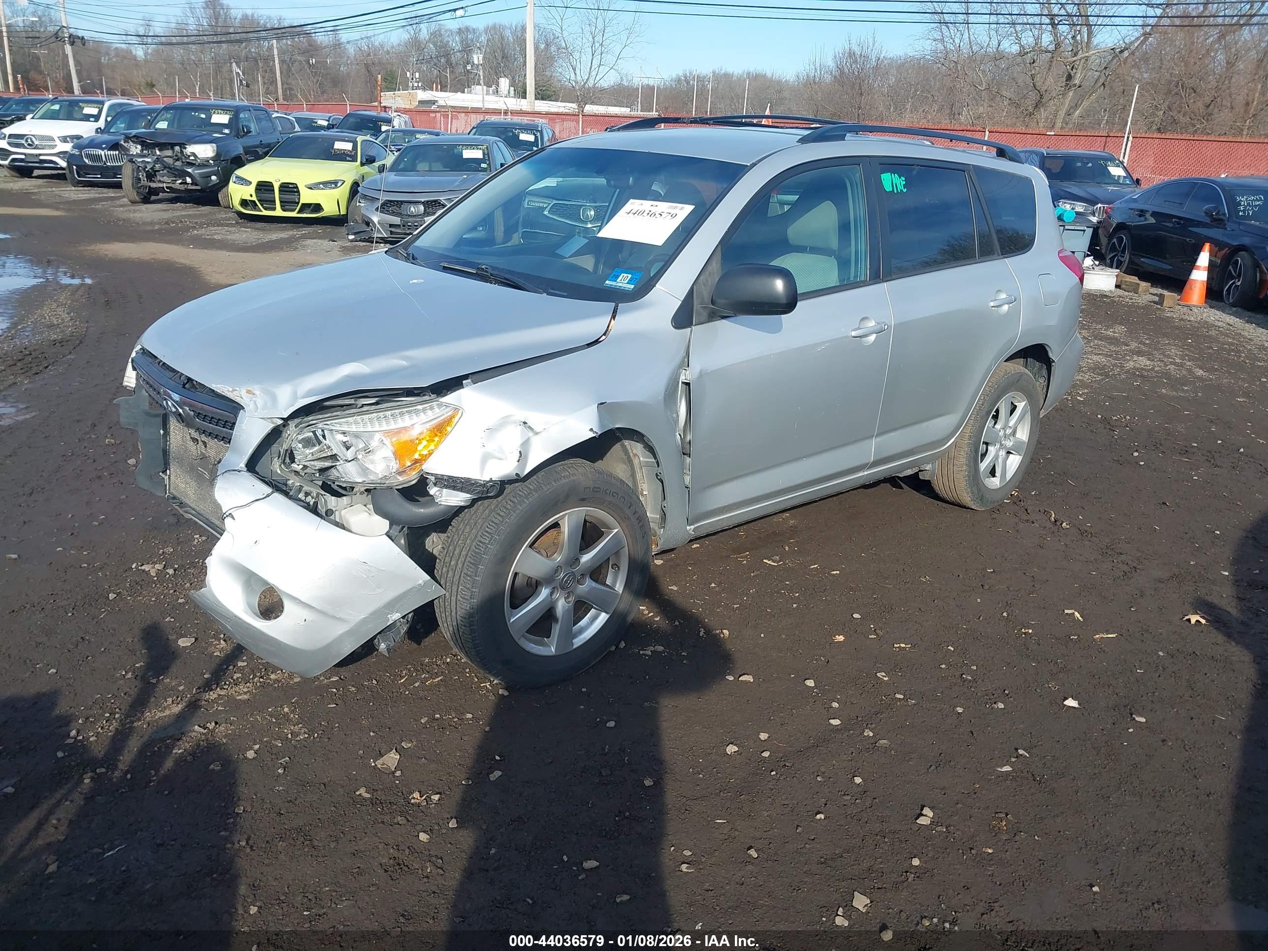 TOYOTA RAV4 image 2