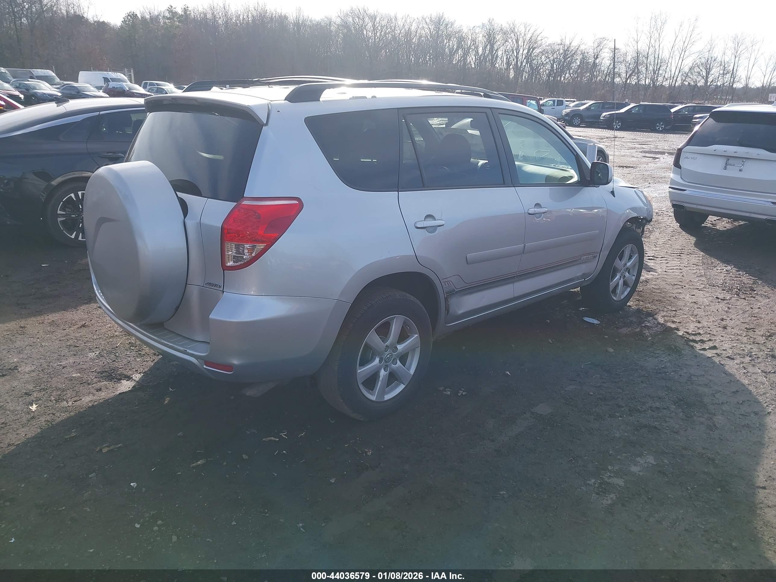 TOYOTA RAV4 image 4