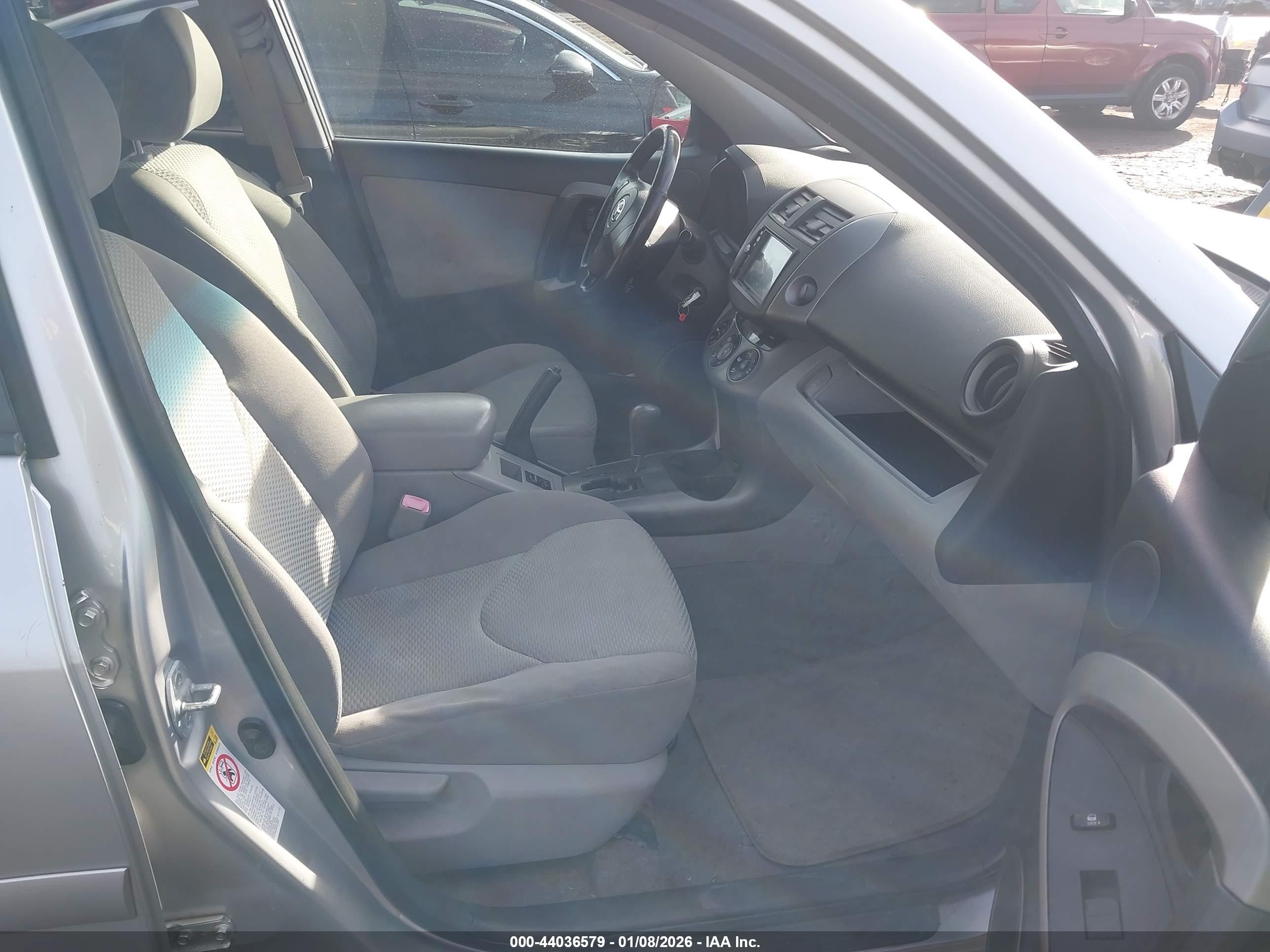 TOYOTA RAV4 image 5