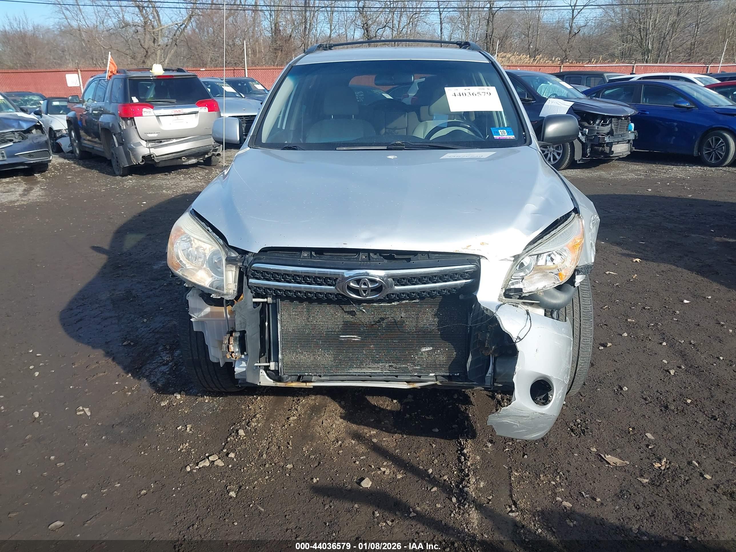 TOYOTA RAV4 image 6
