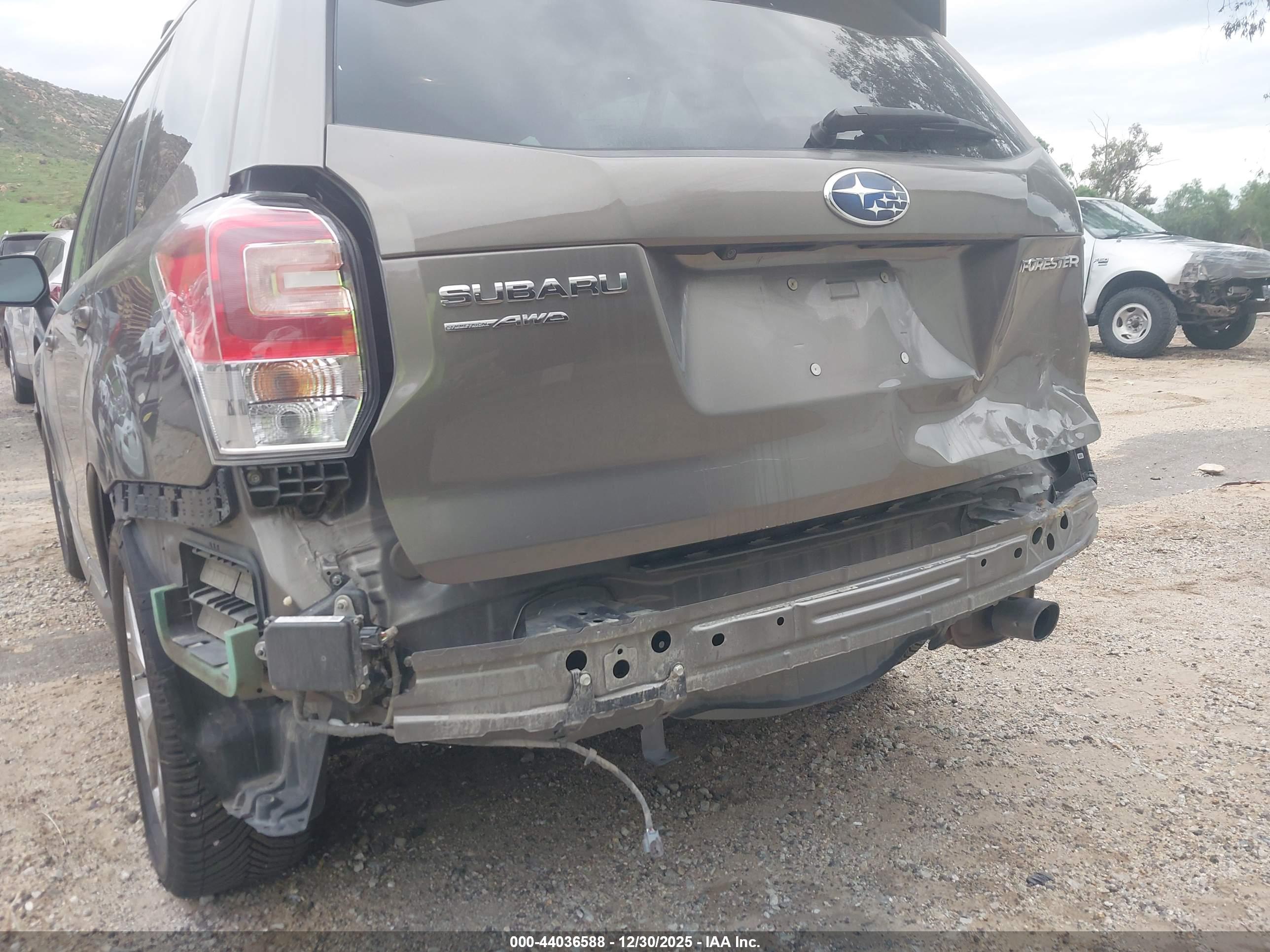 SUBARU FORESTER image 6