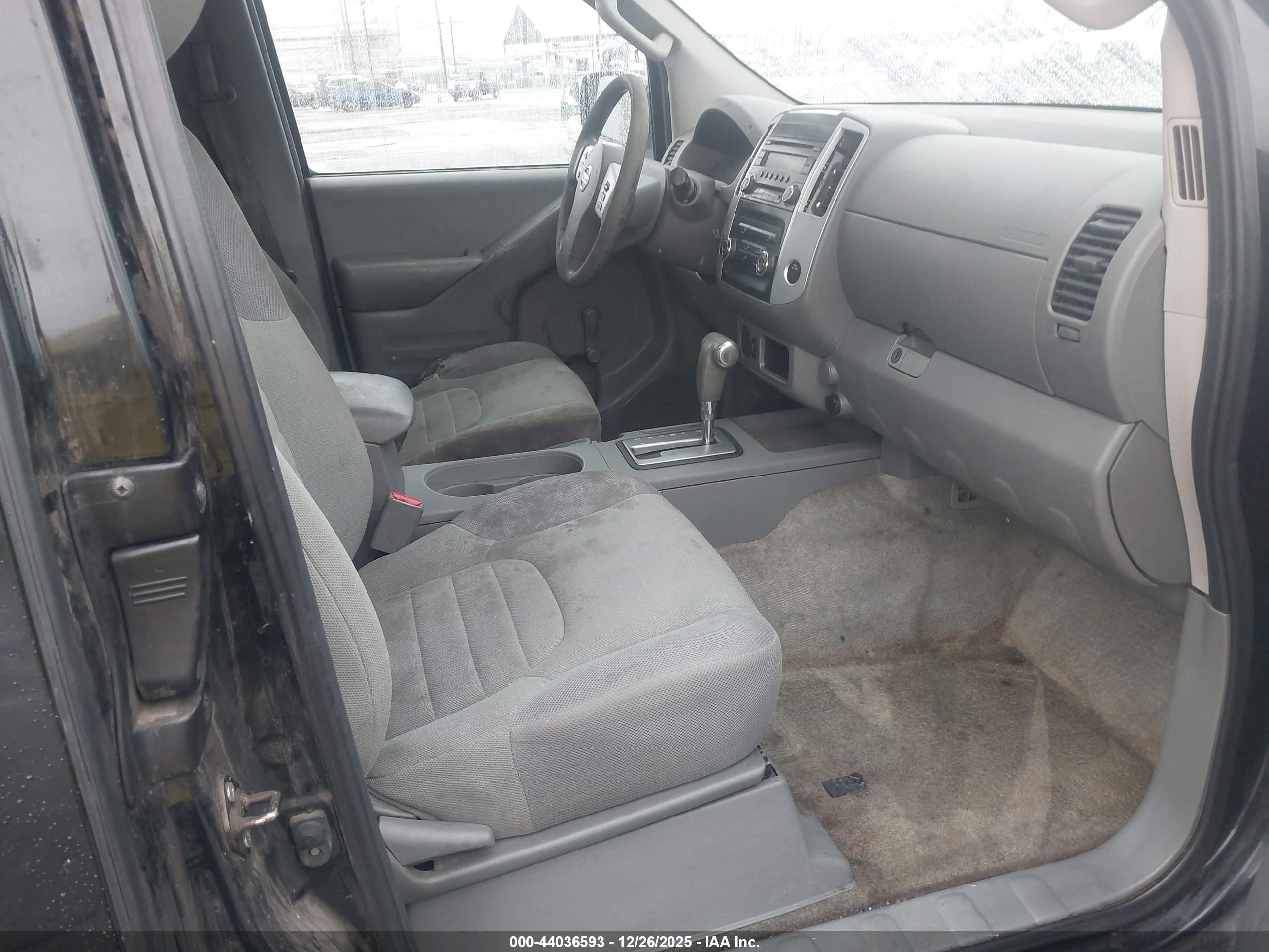 NISSAN FRONTIER image 5