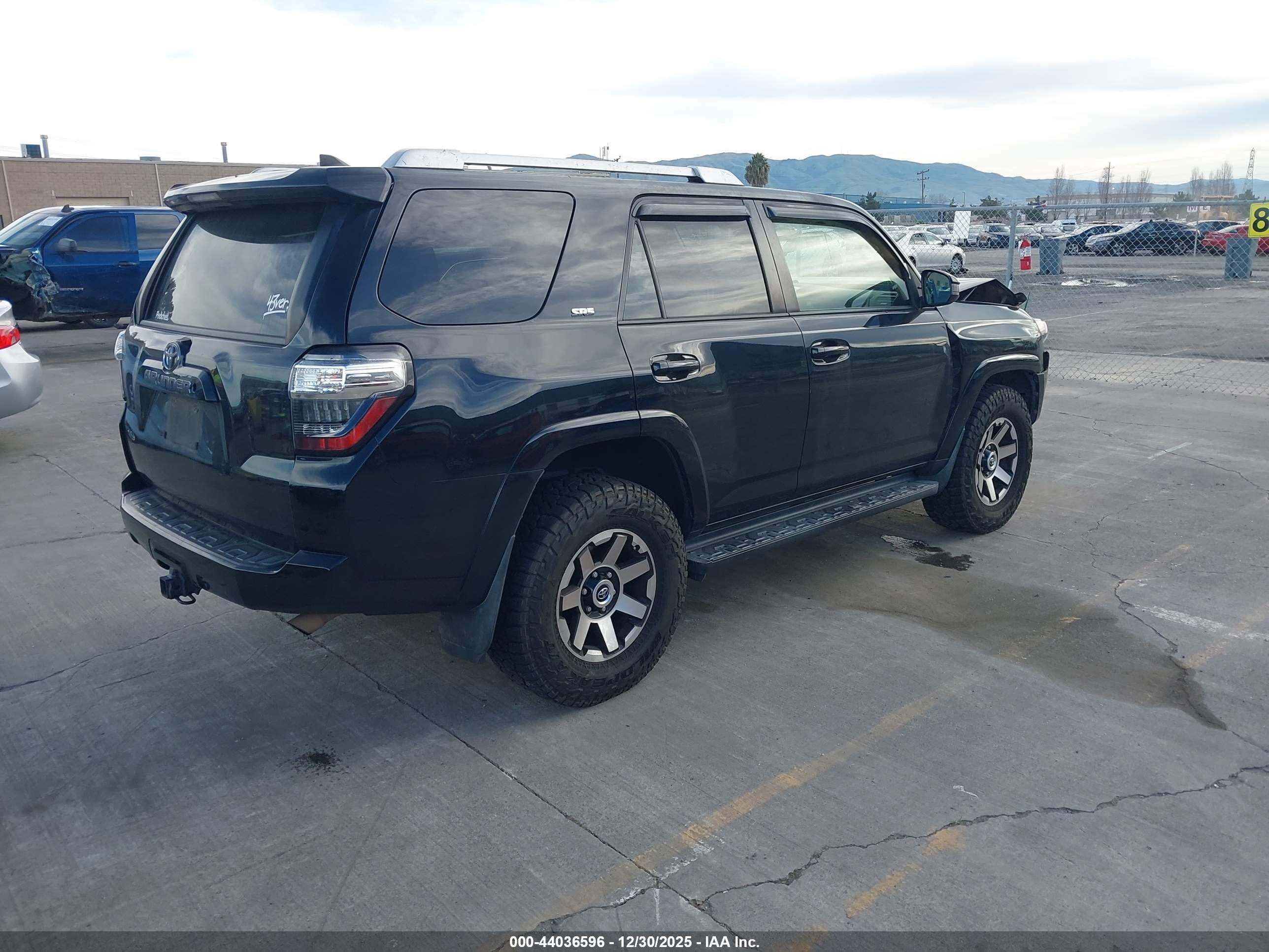 TOYOTA 4RUNNER image 4