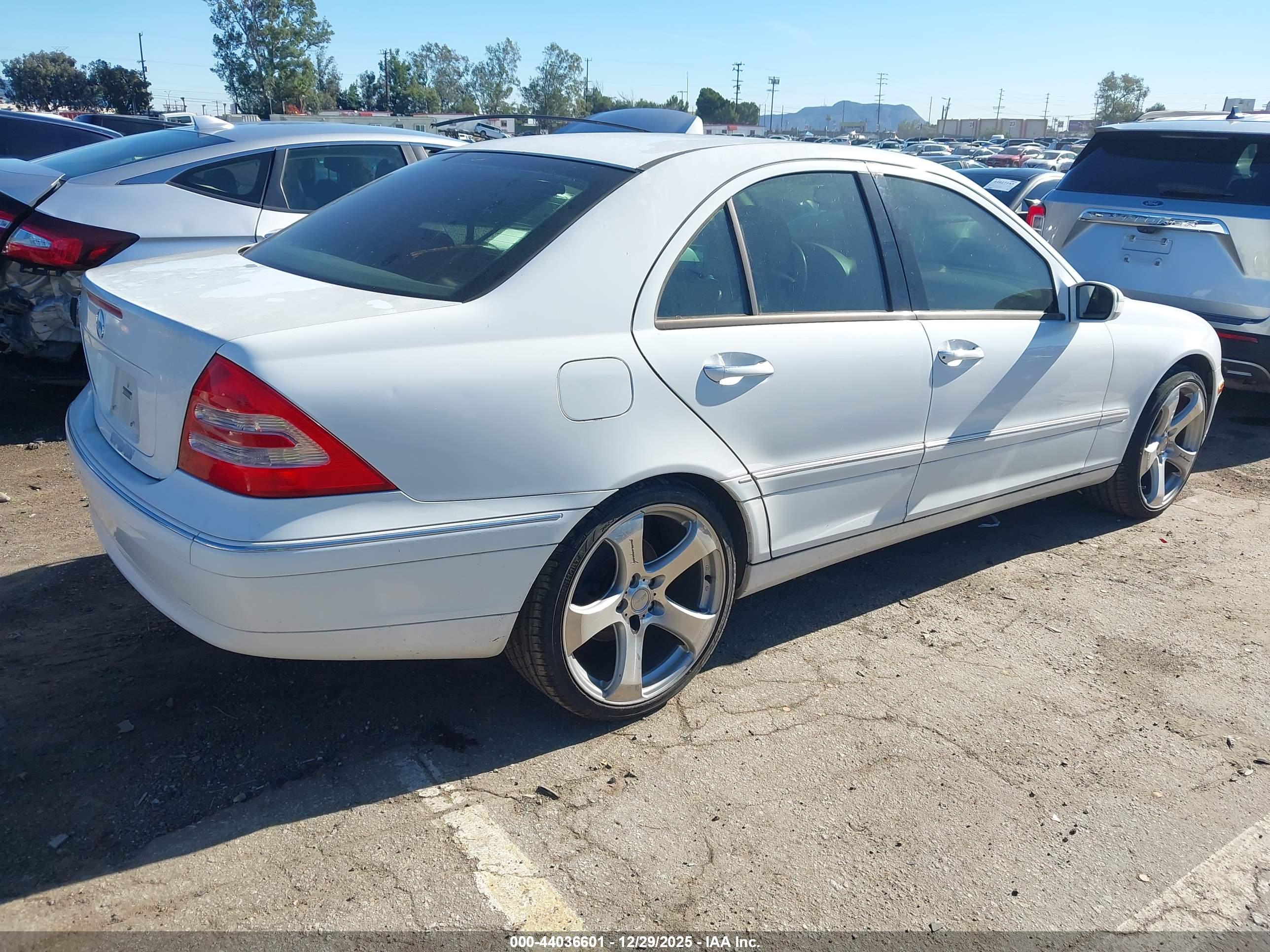 MERCEDES-BENZ C image 4