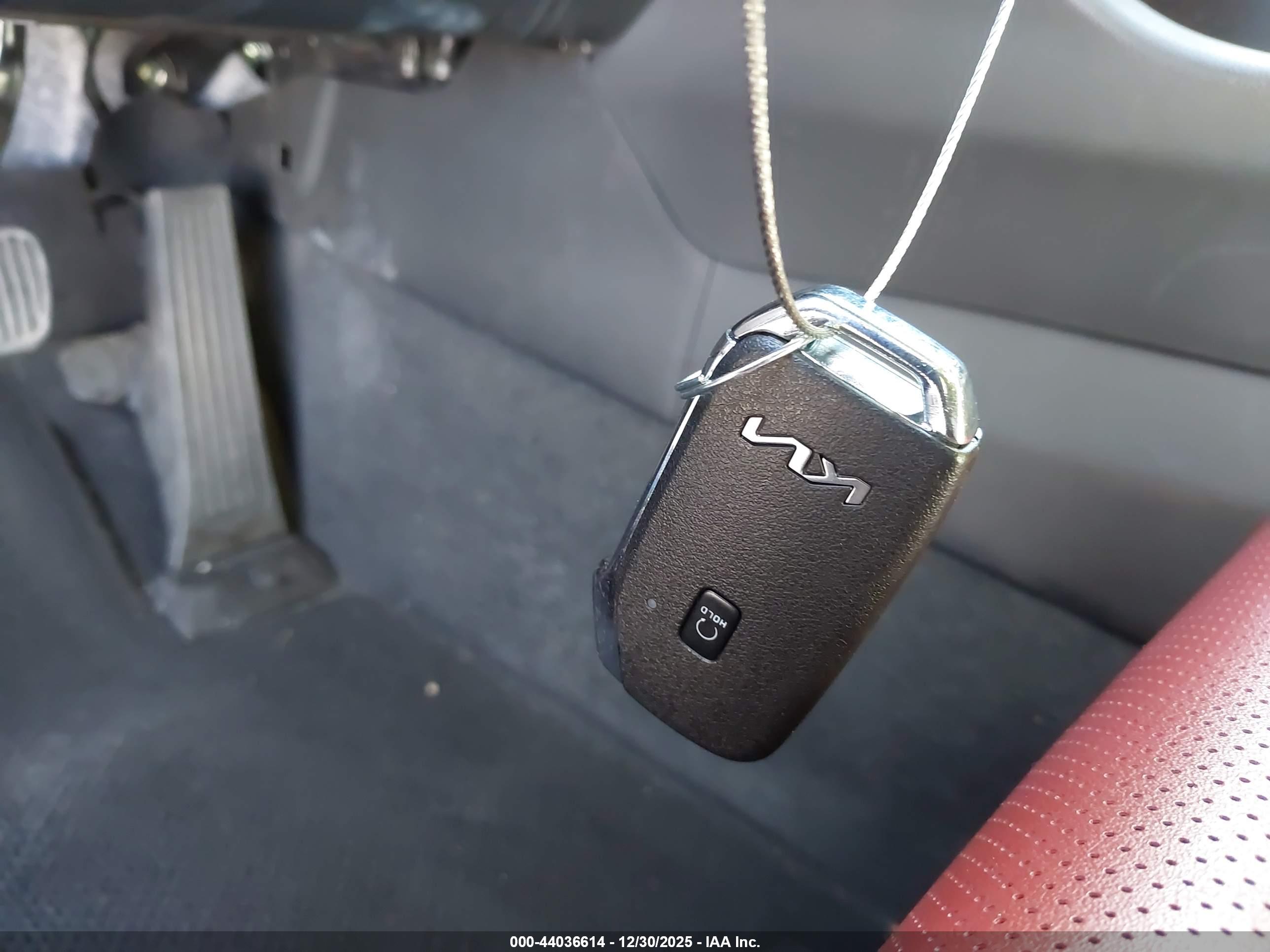 KIA K5 image 11