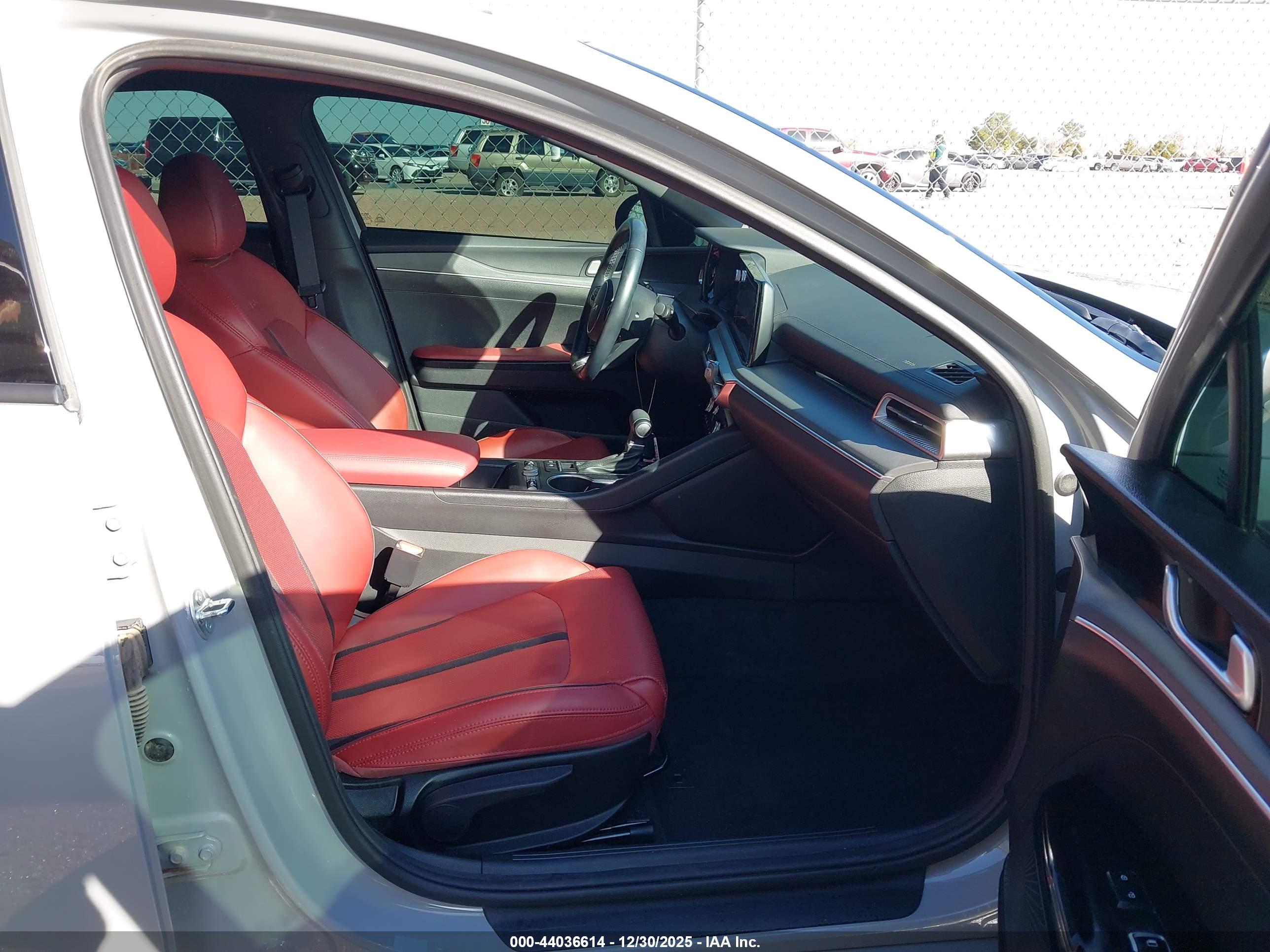 KIA K5 image 5