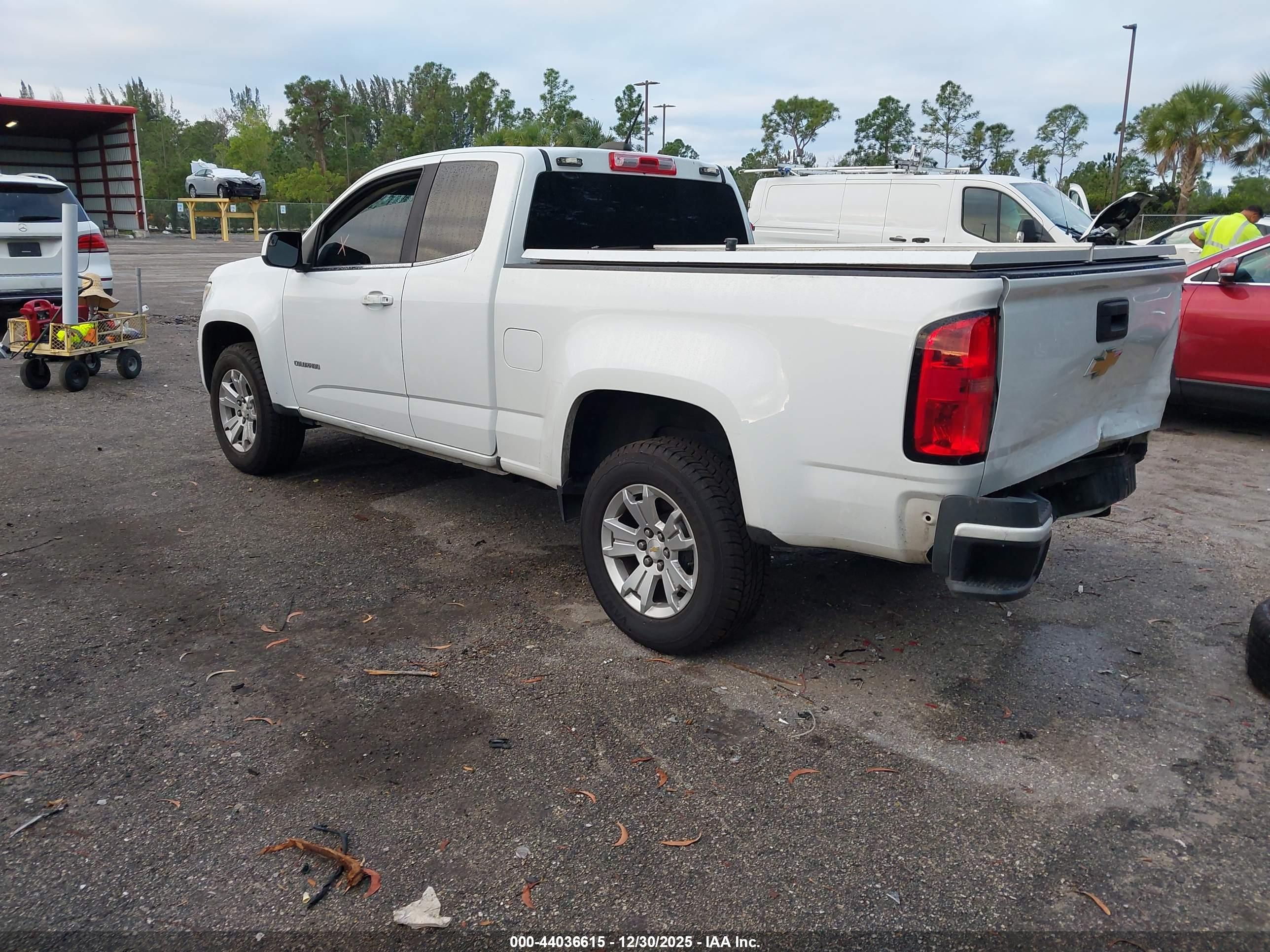 CHEVROLET COLORADO image 3