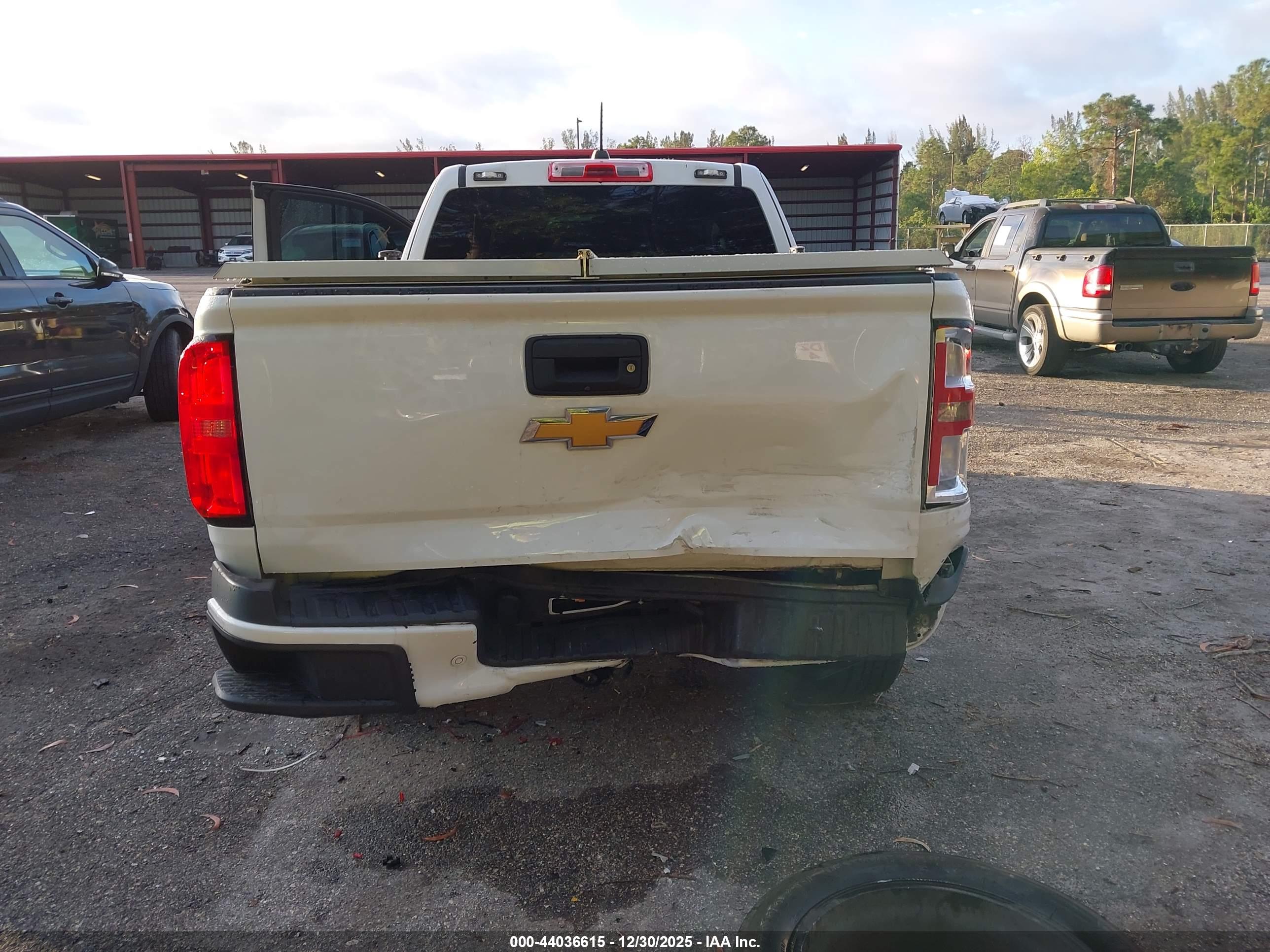 CHEVROLET COLORADO image 6