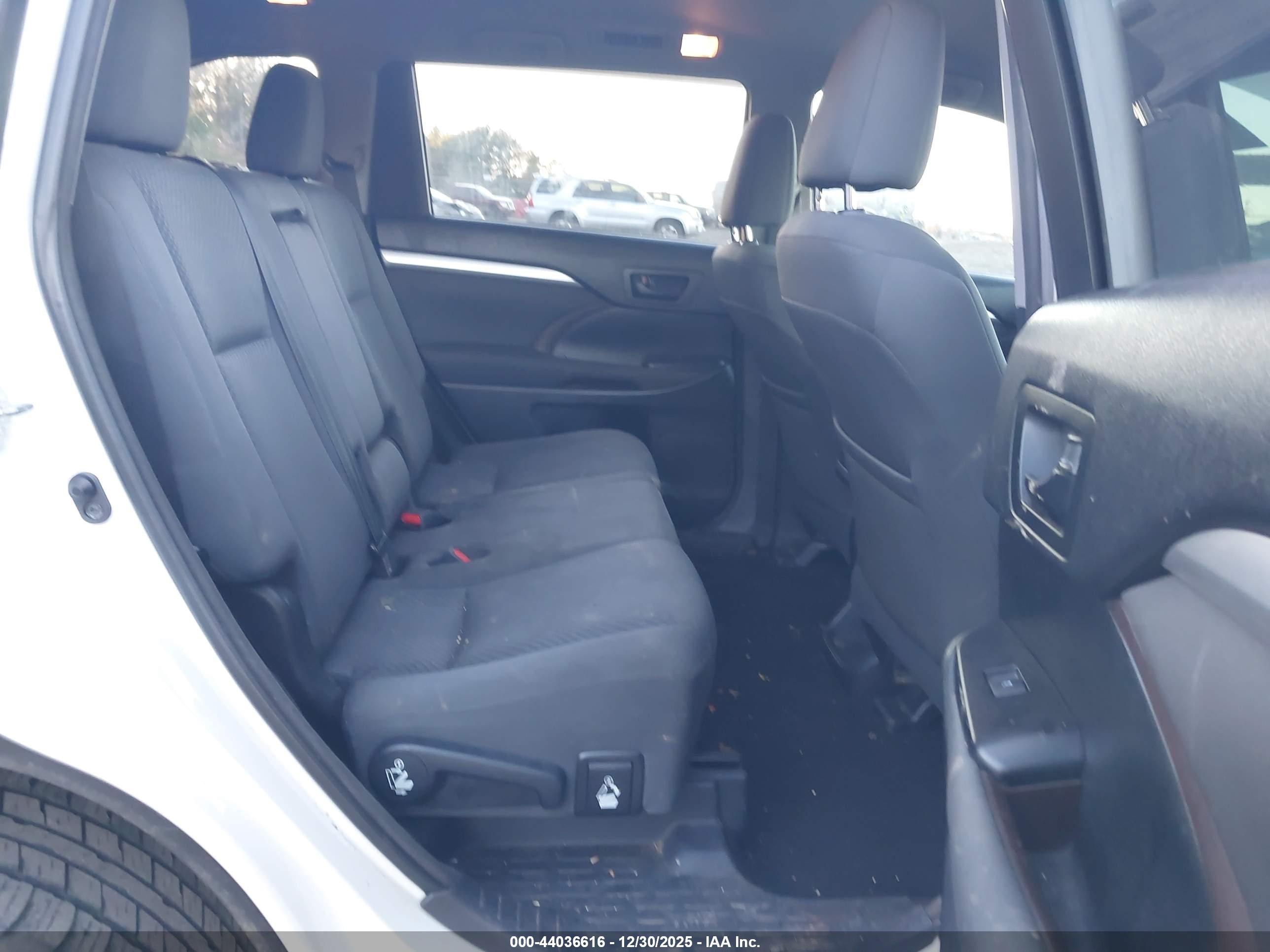 TOYOTA HIGHLANDER image 8