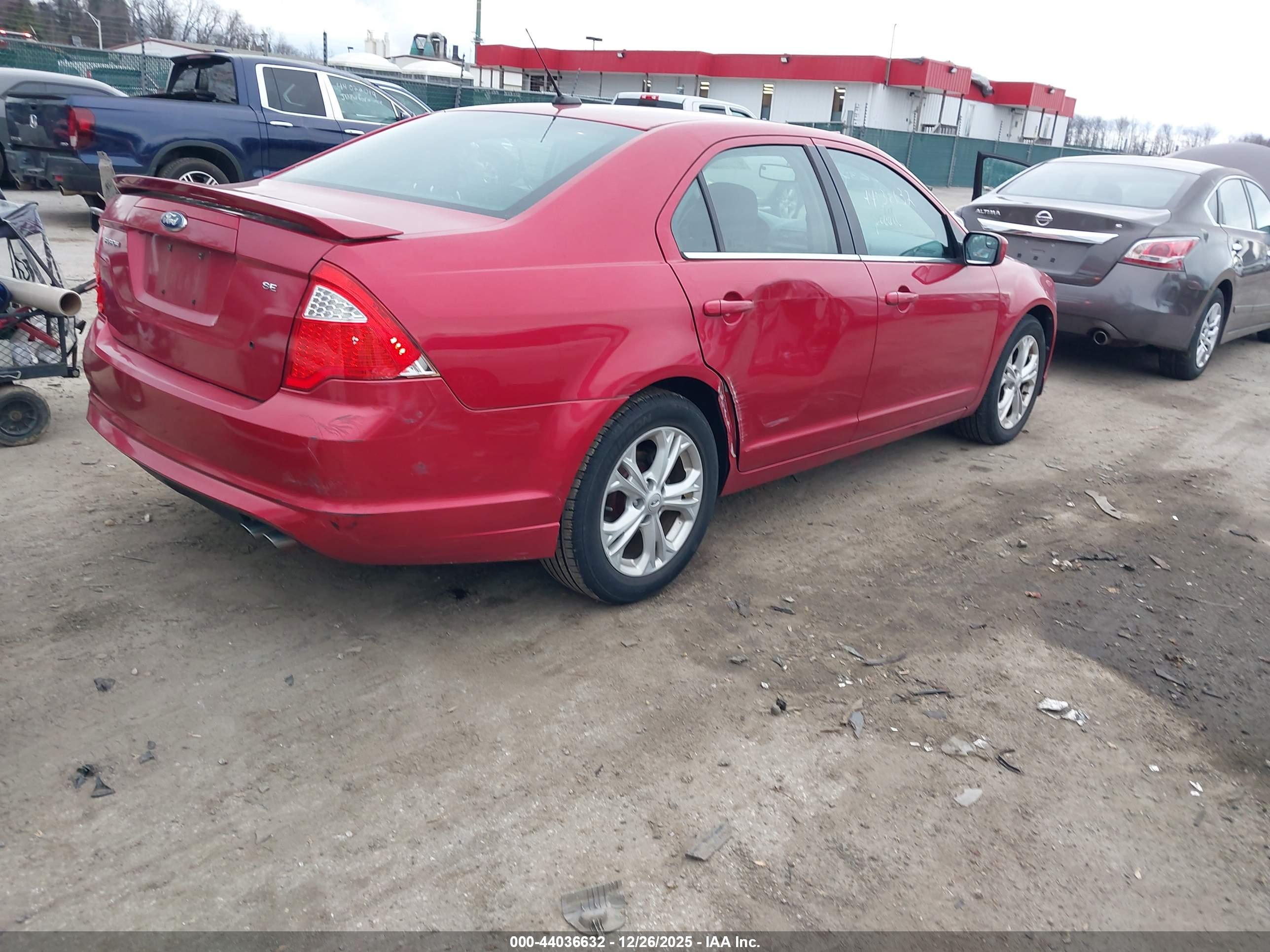 FORD FUSION image 4