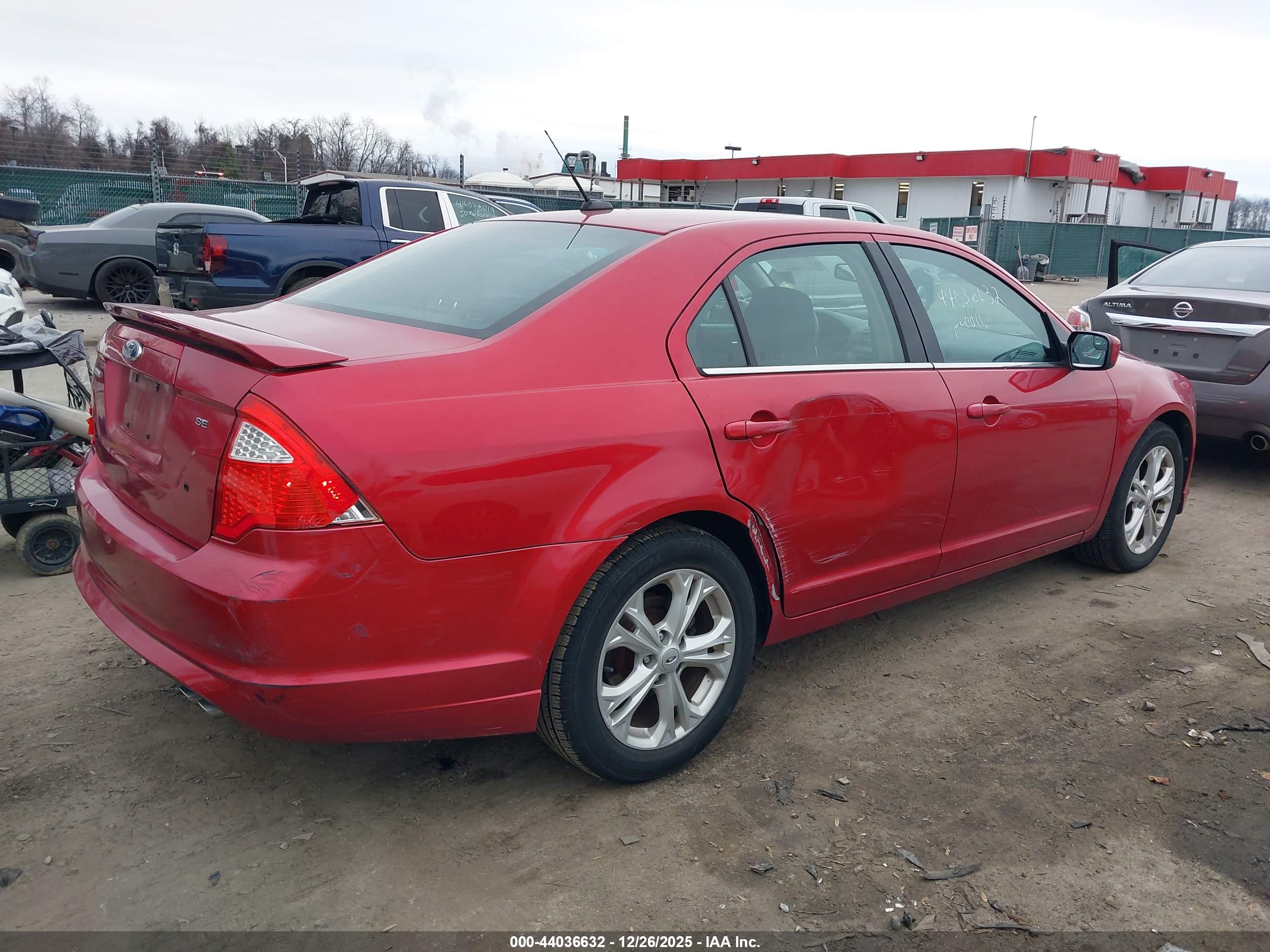 FORD FUSION image 6