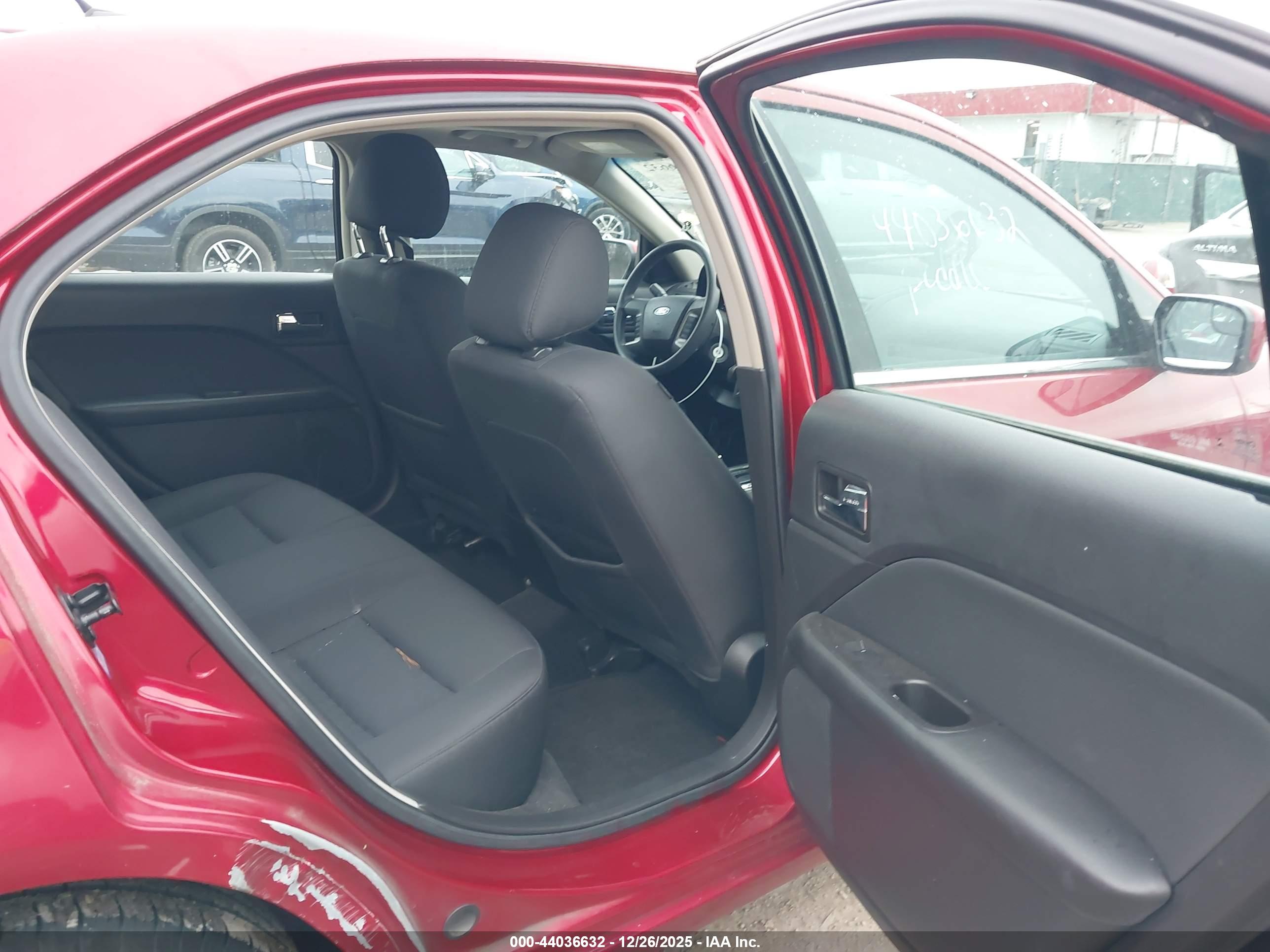 FORD FUSION image 8