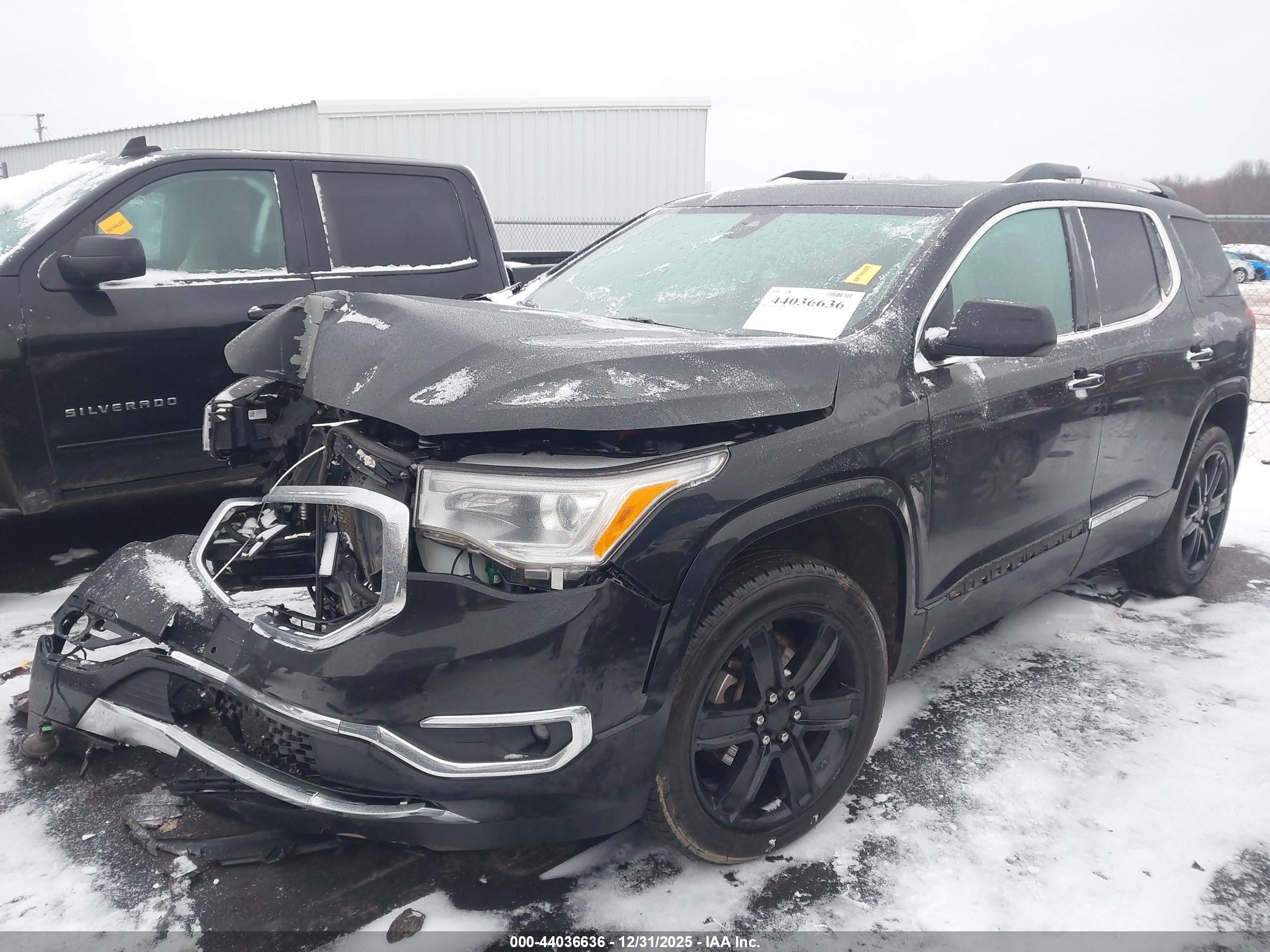 GMC ACADIA image 2