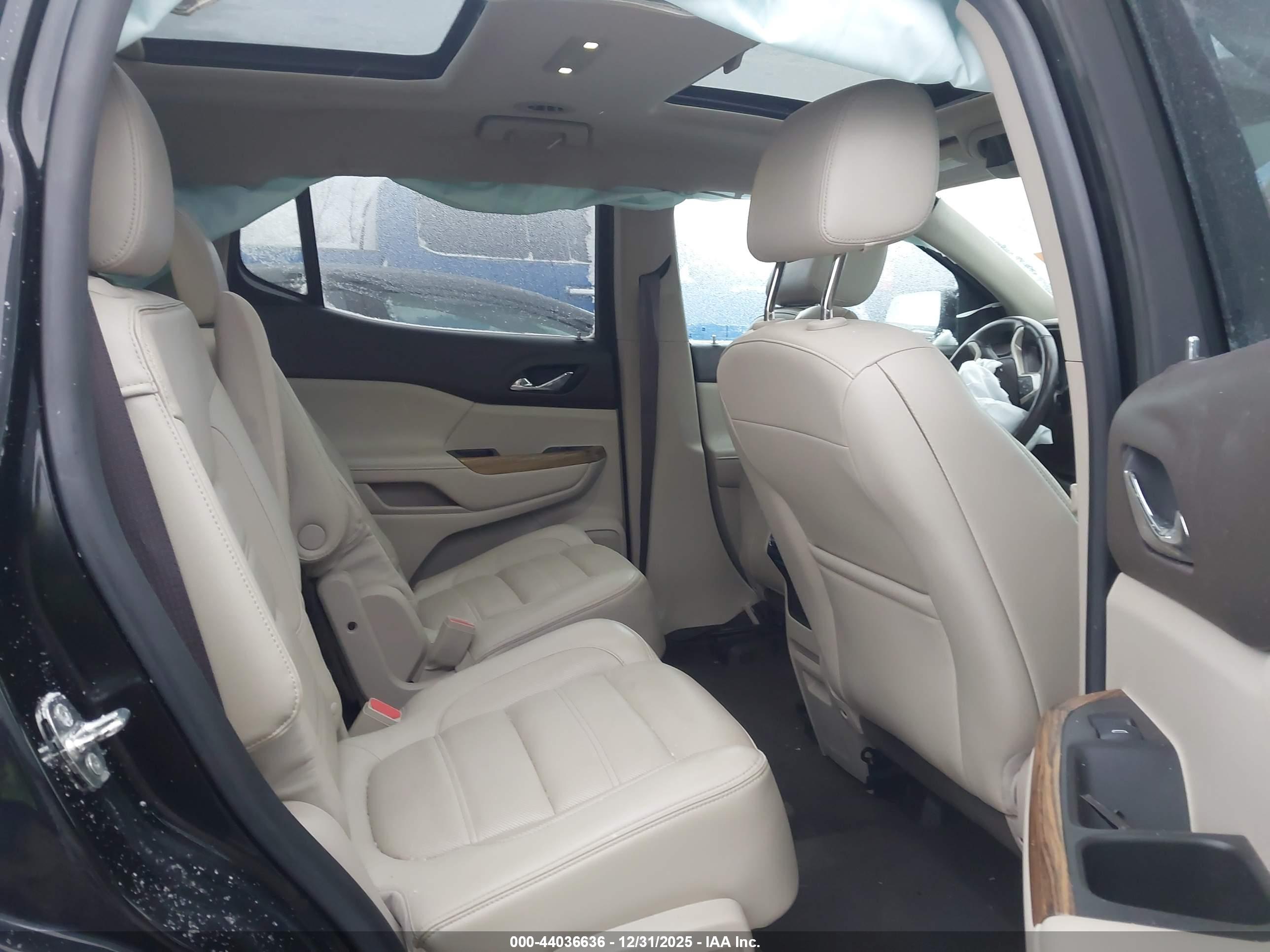 GMC ACADIA image 8
