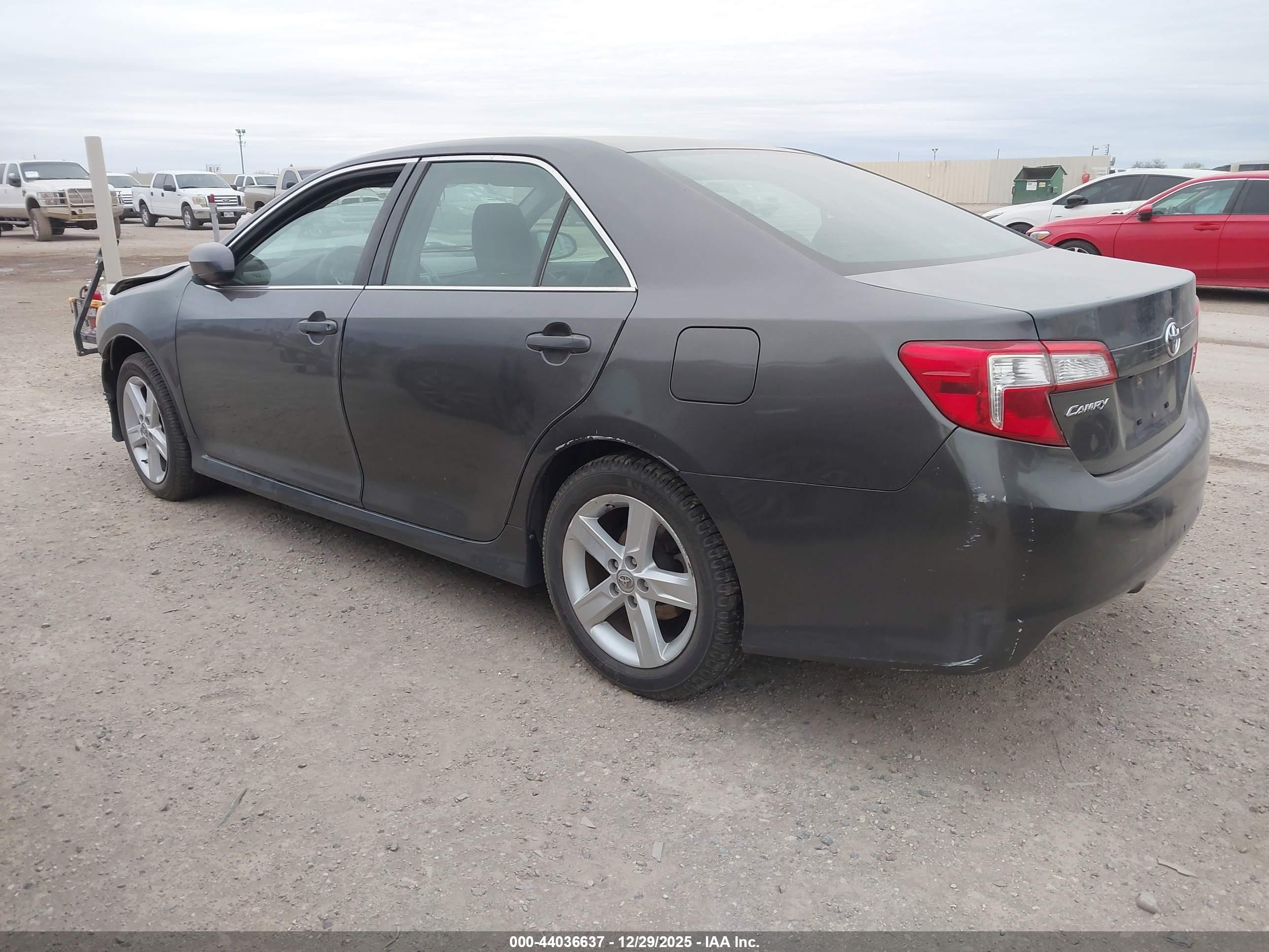 TOYOTA CAMRY image 3
