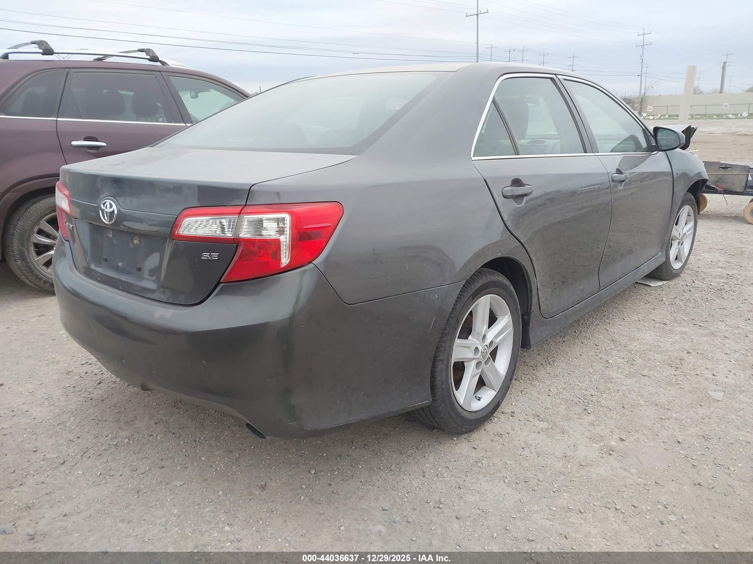 TOYOTA CAMRY image 4