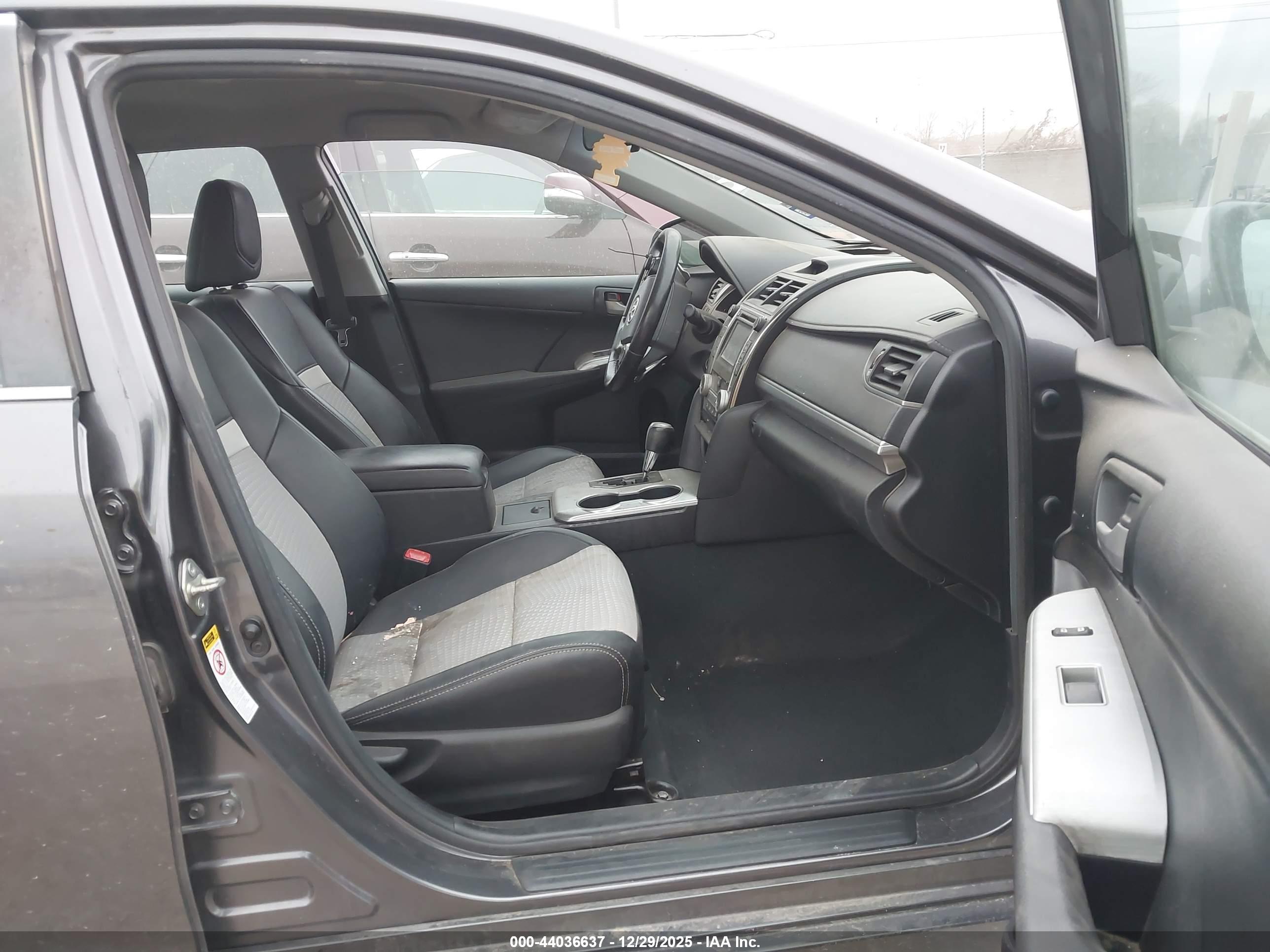 TOYOTA CAMRY image 5