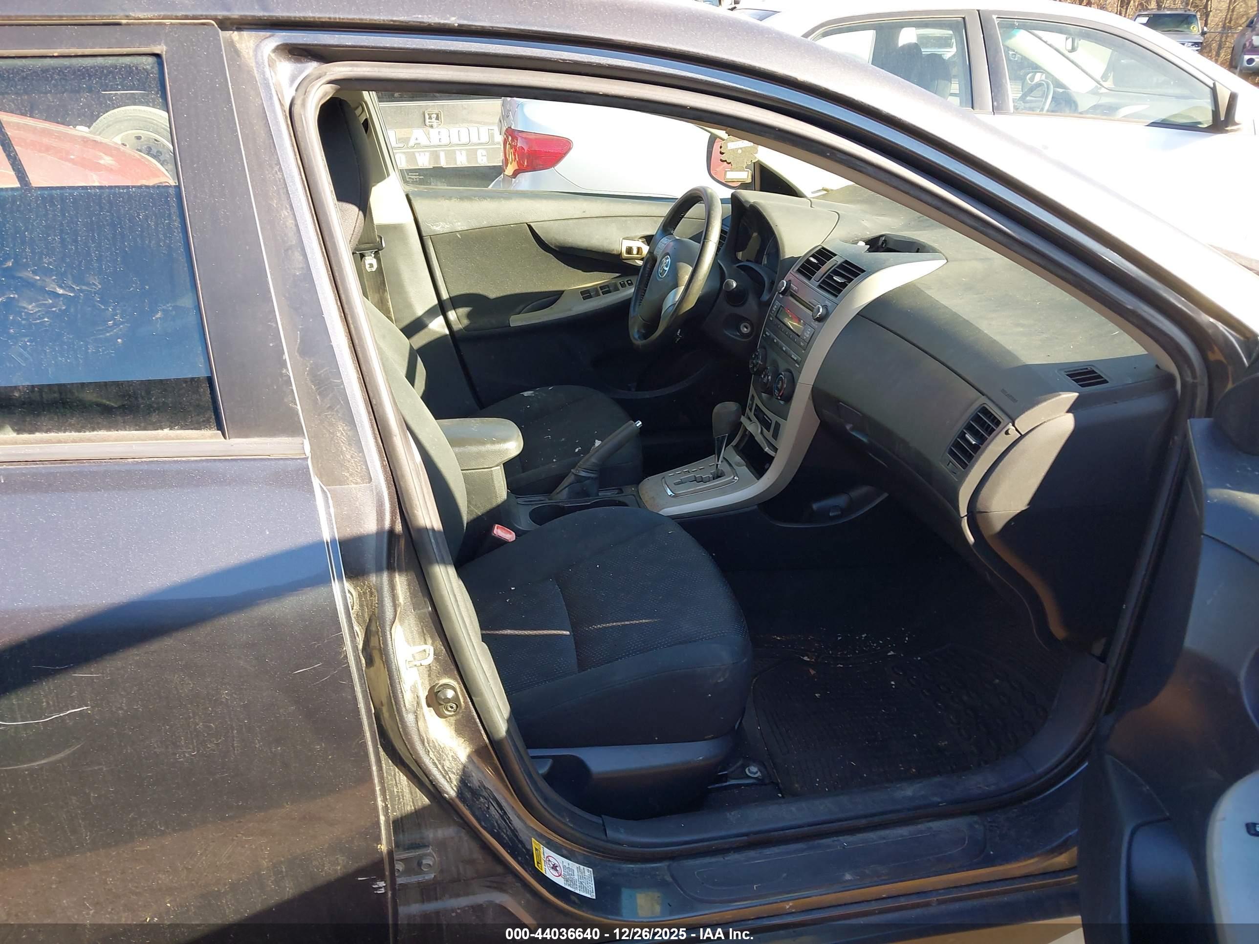 TOYOTA COROLLA image 5
