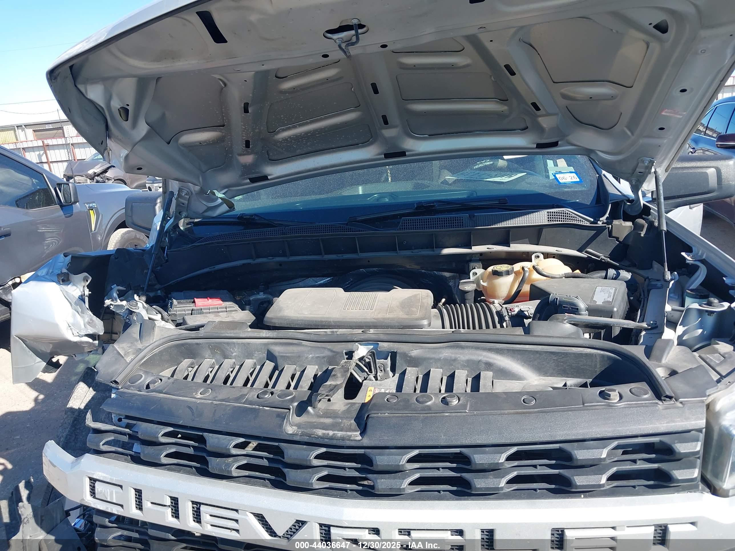 CHEVROLET SILVERADO image 10