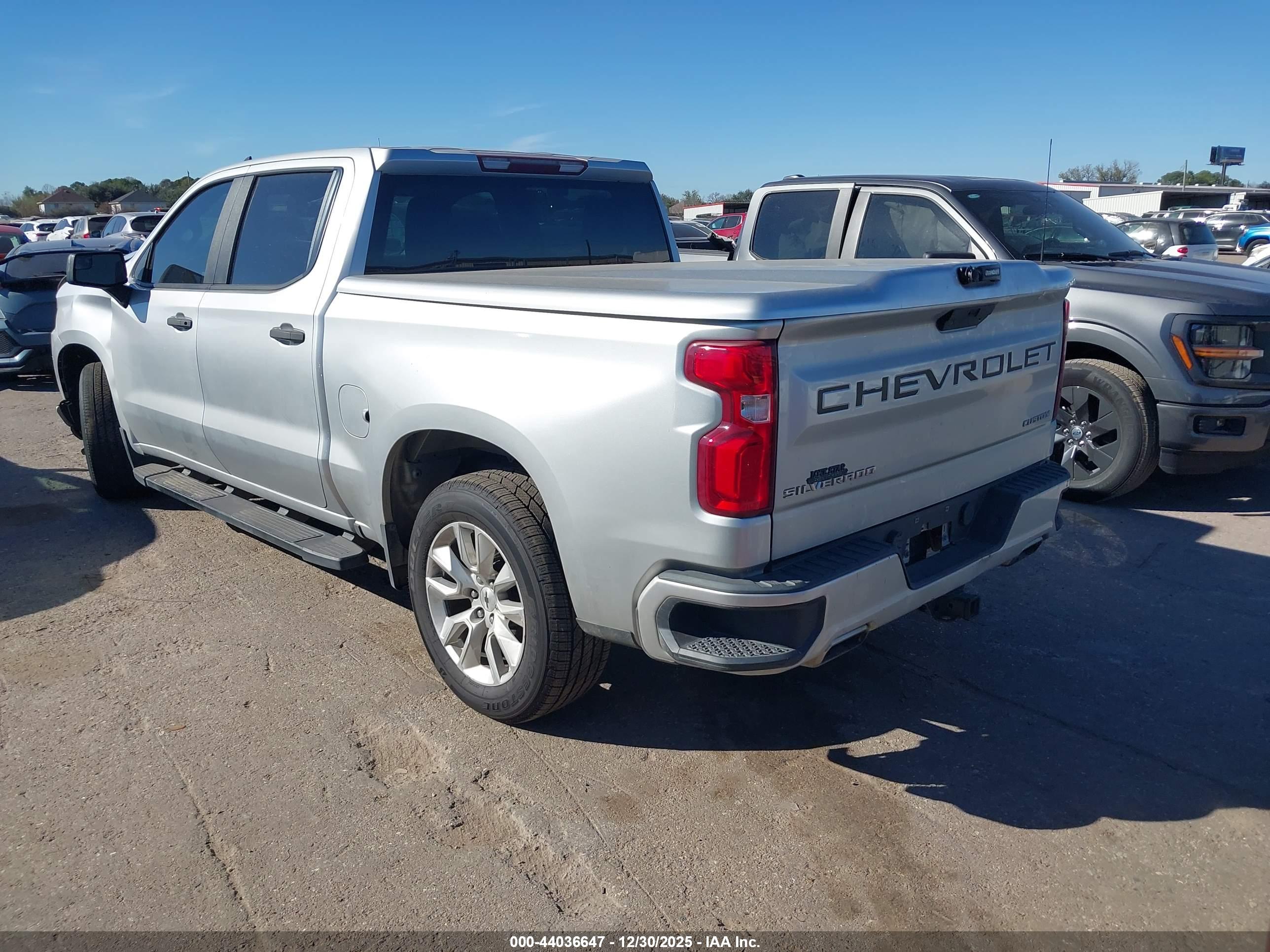 CHEVROLET SILVERADO image 3