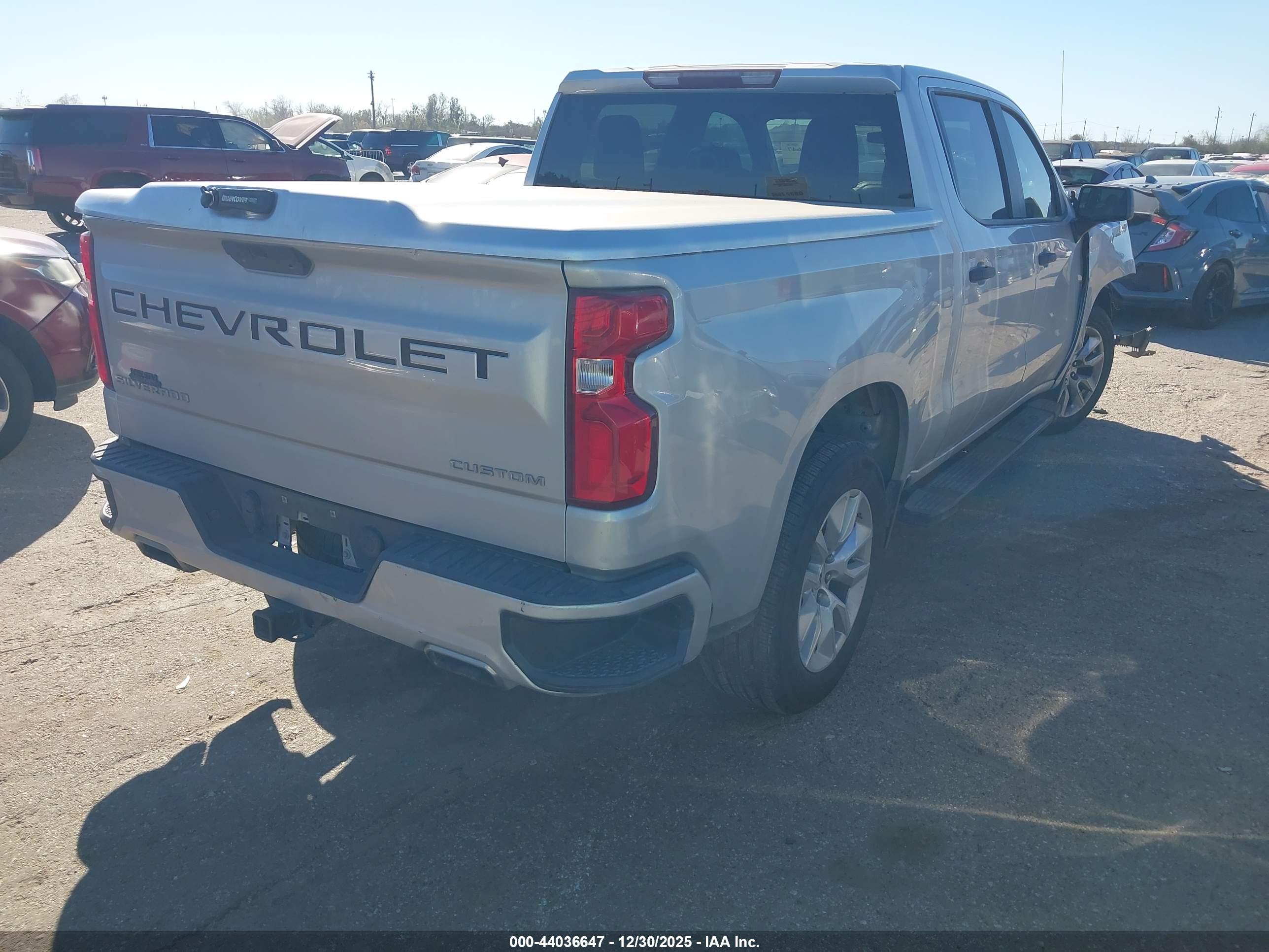 CHEVROLET SILVERADO image 4