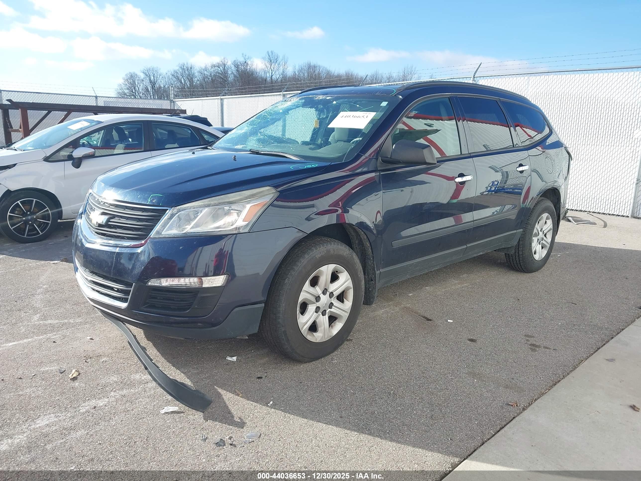 CHEVROLET TRAVERSE image 2