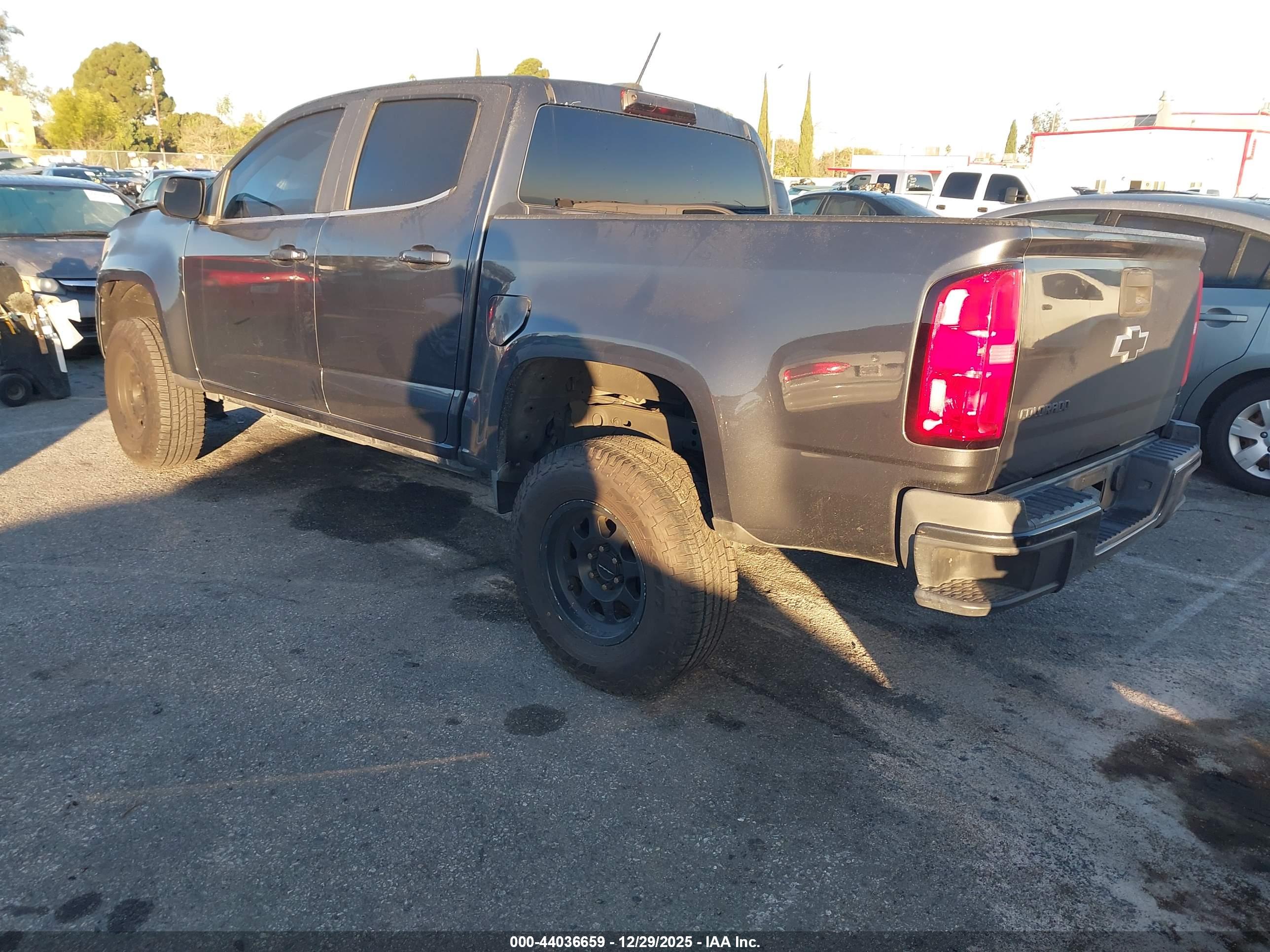 CHEVROLET COLORADO image 3