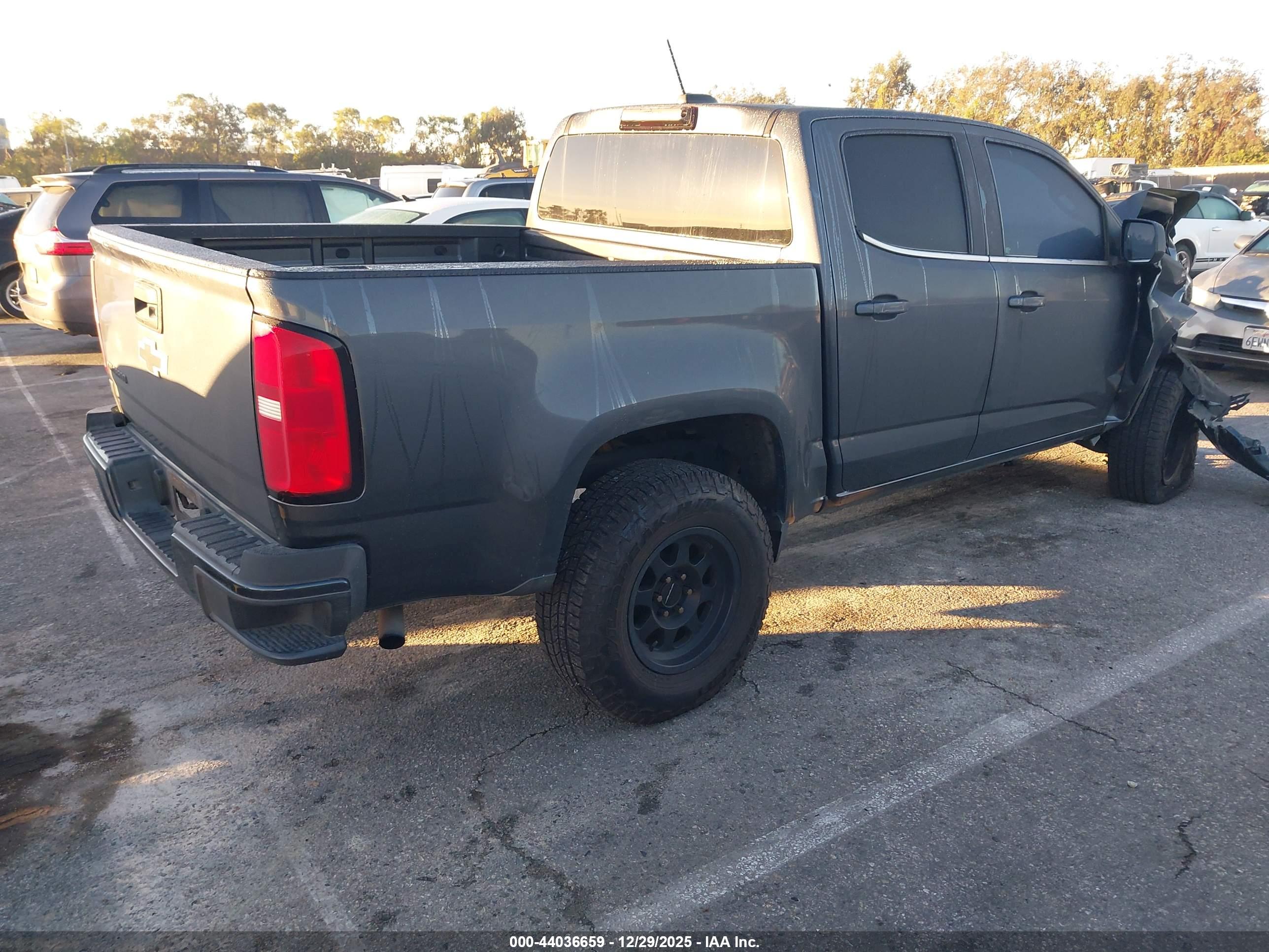 CHEVROLET COLORADO image 4