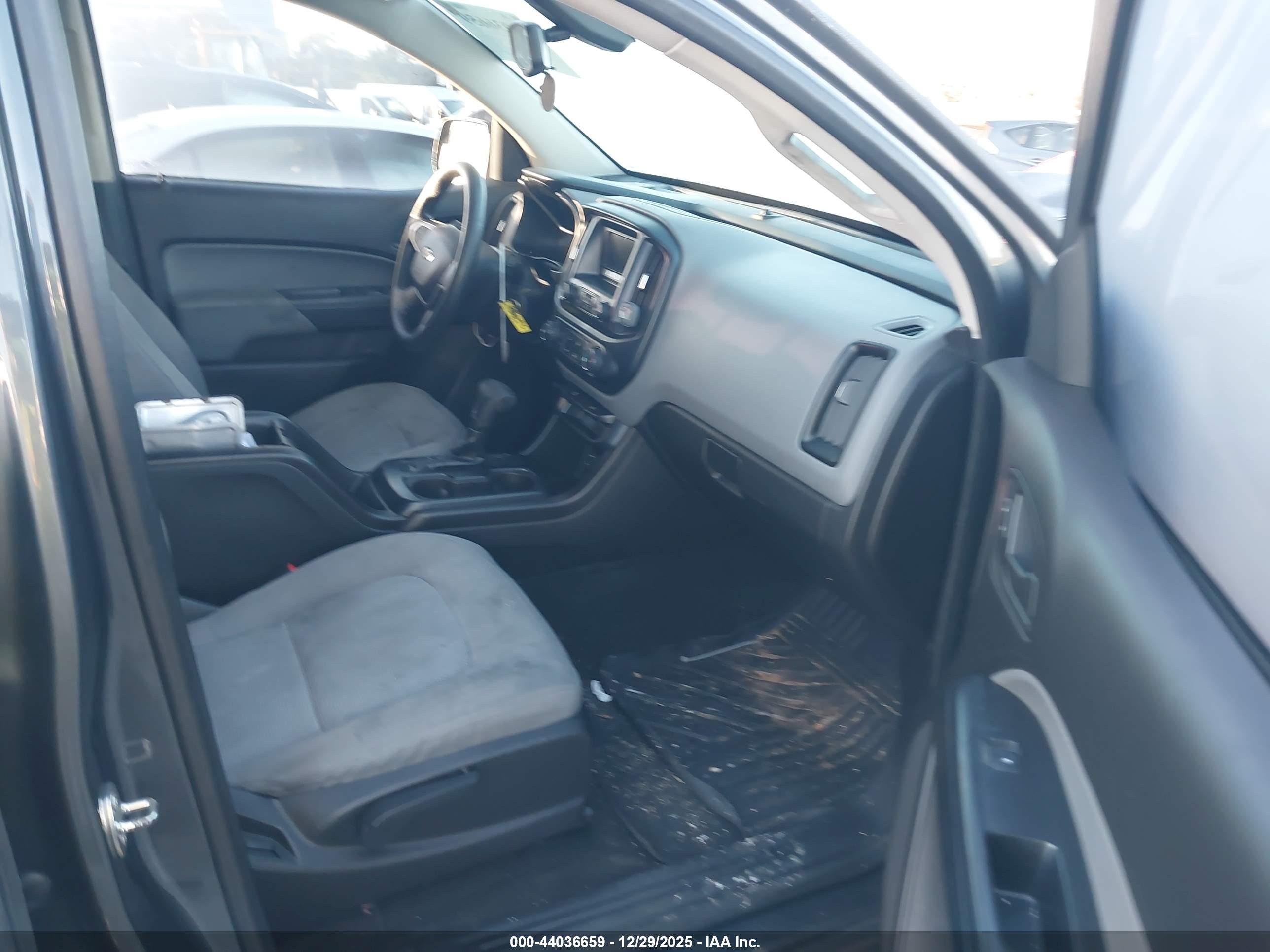 CHEVROLET COLORADO image 5