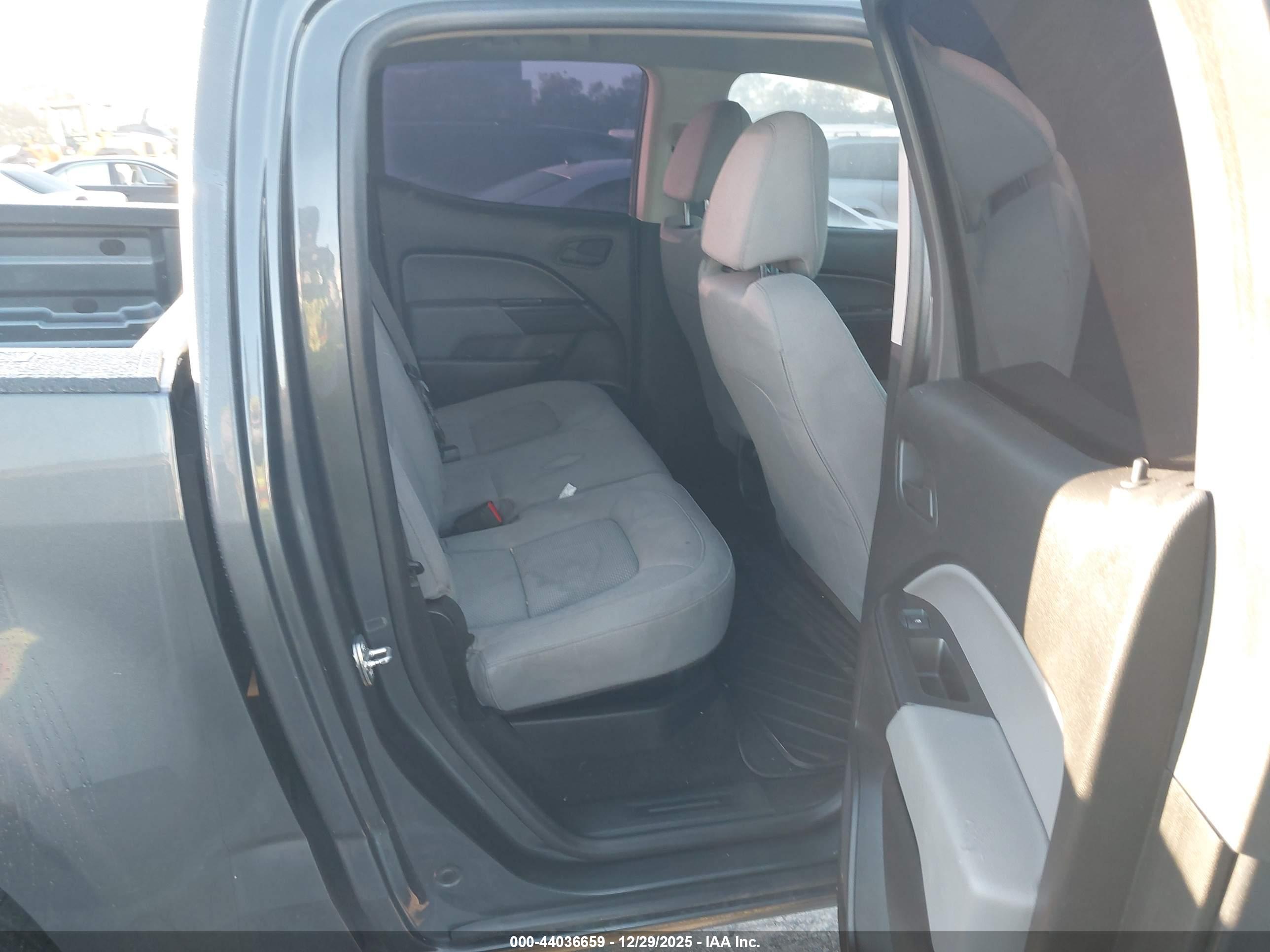 CHEVROLET COLORADO image 8