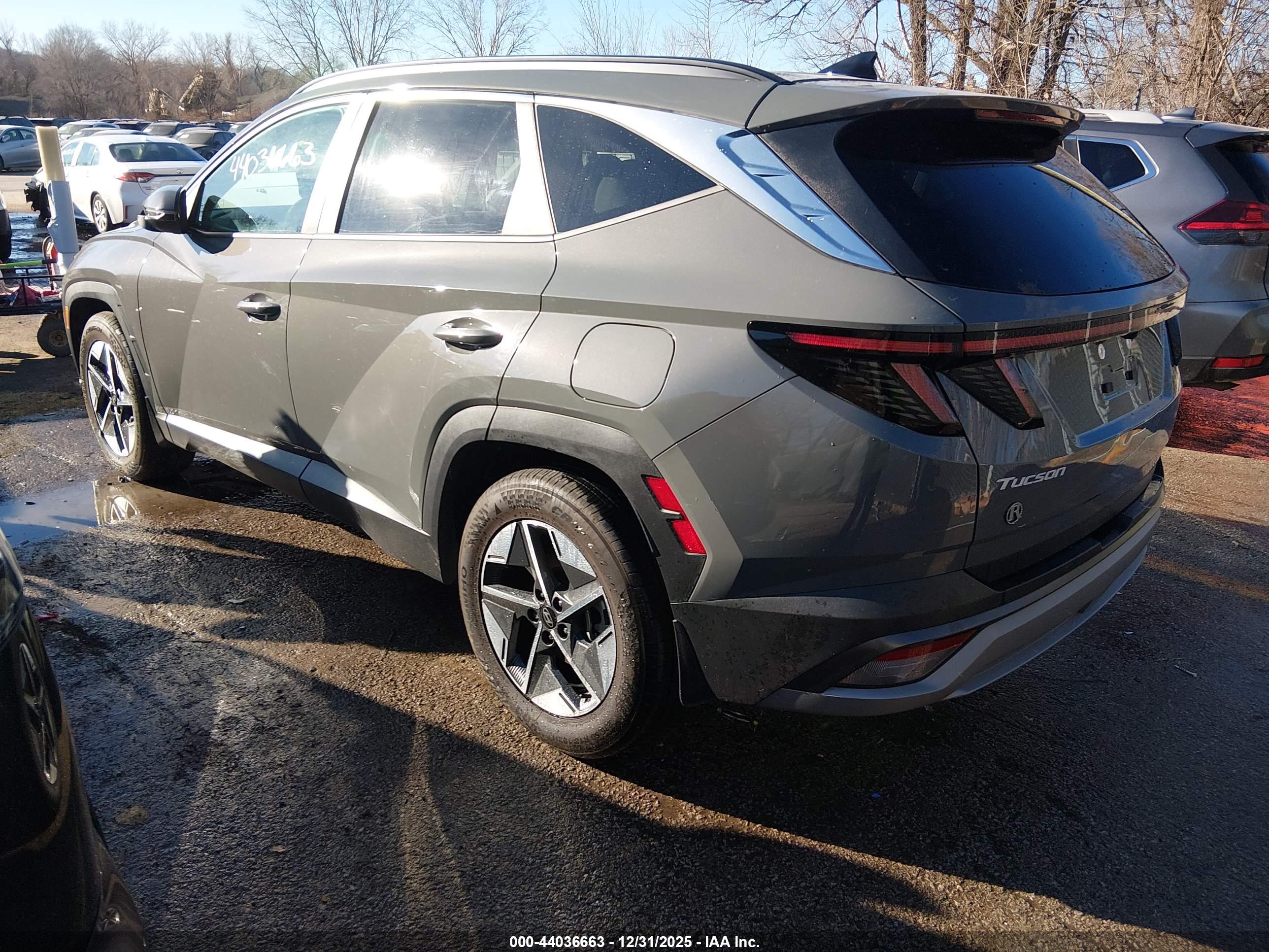 HYUNDAI TUCSON image 3