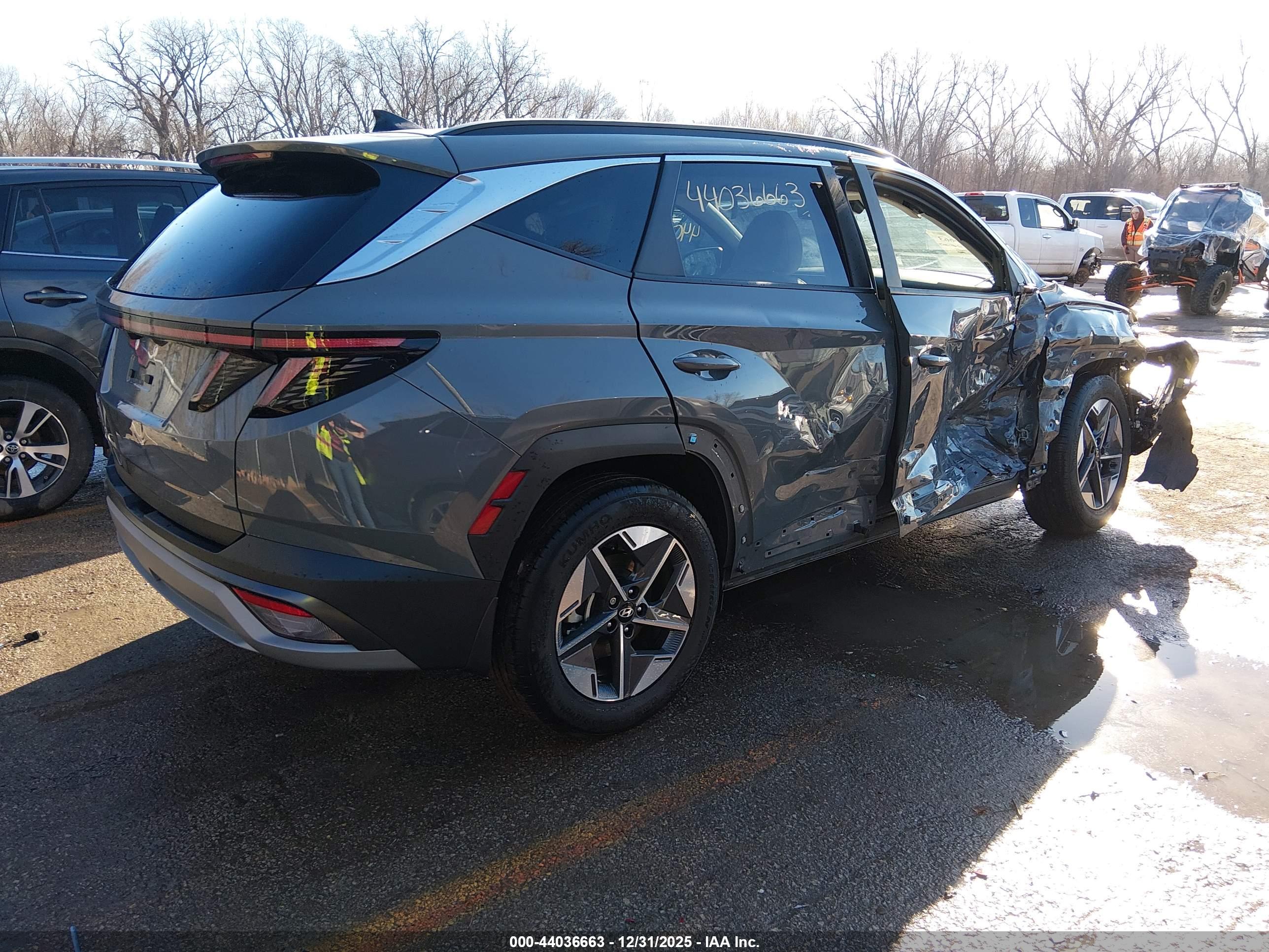 HYUNDAI TUCSON image 4