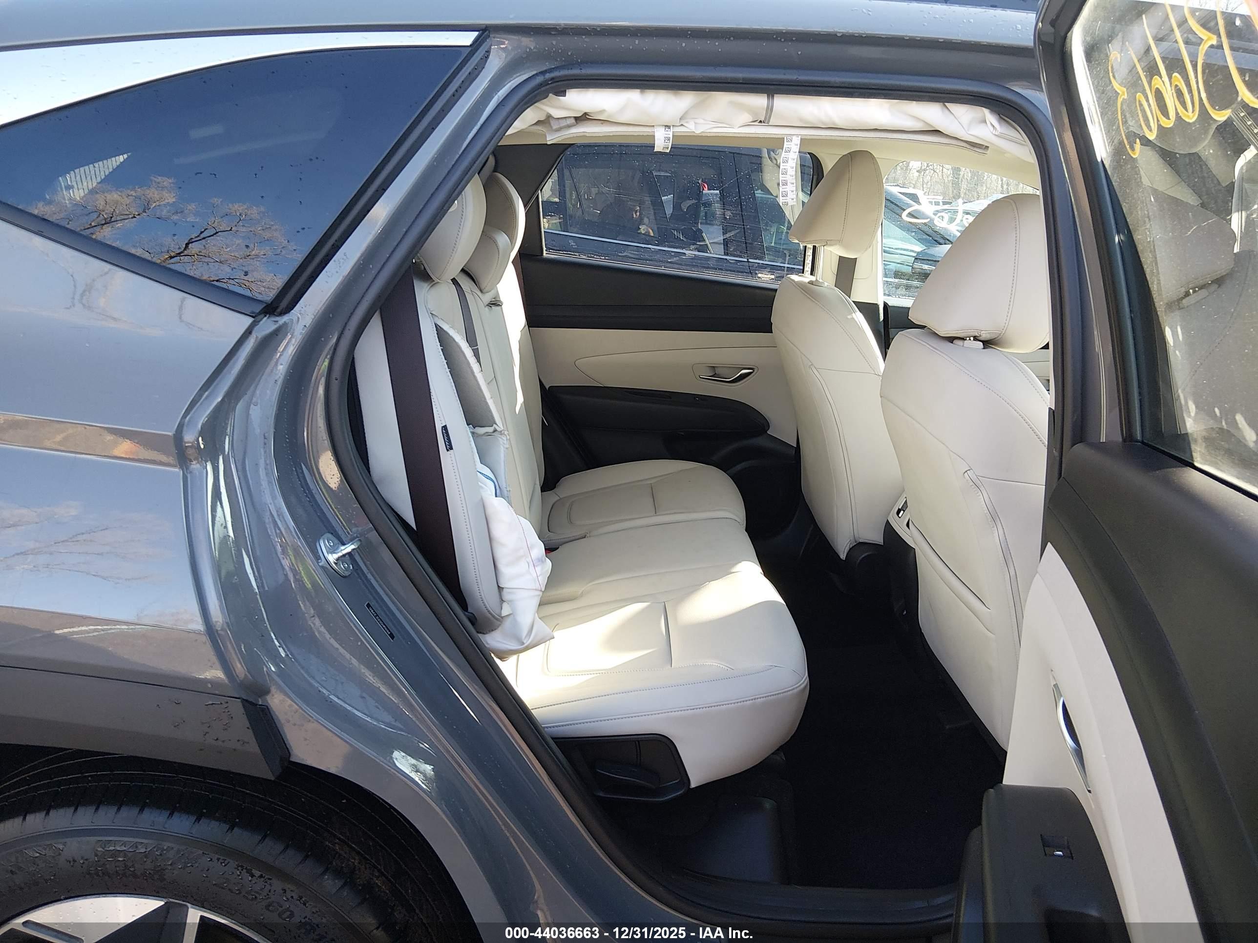 HYUNDAI TUCSON image 8