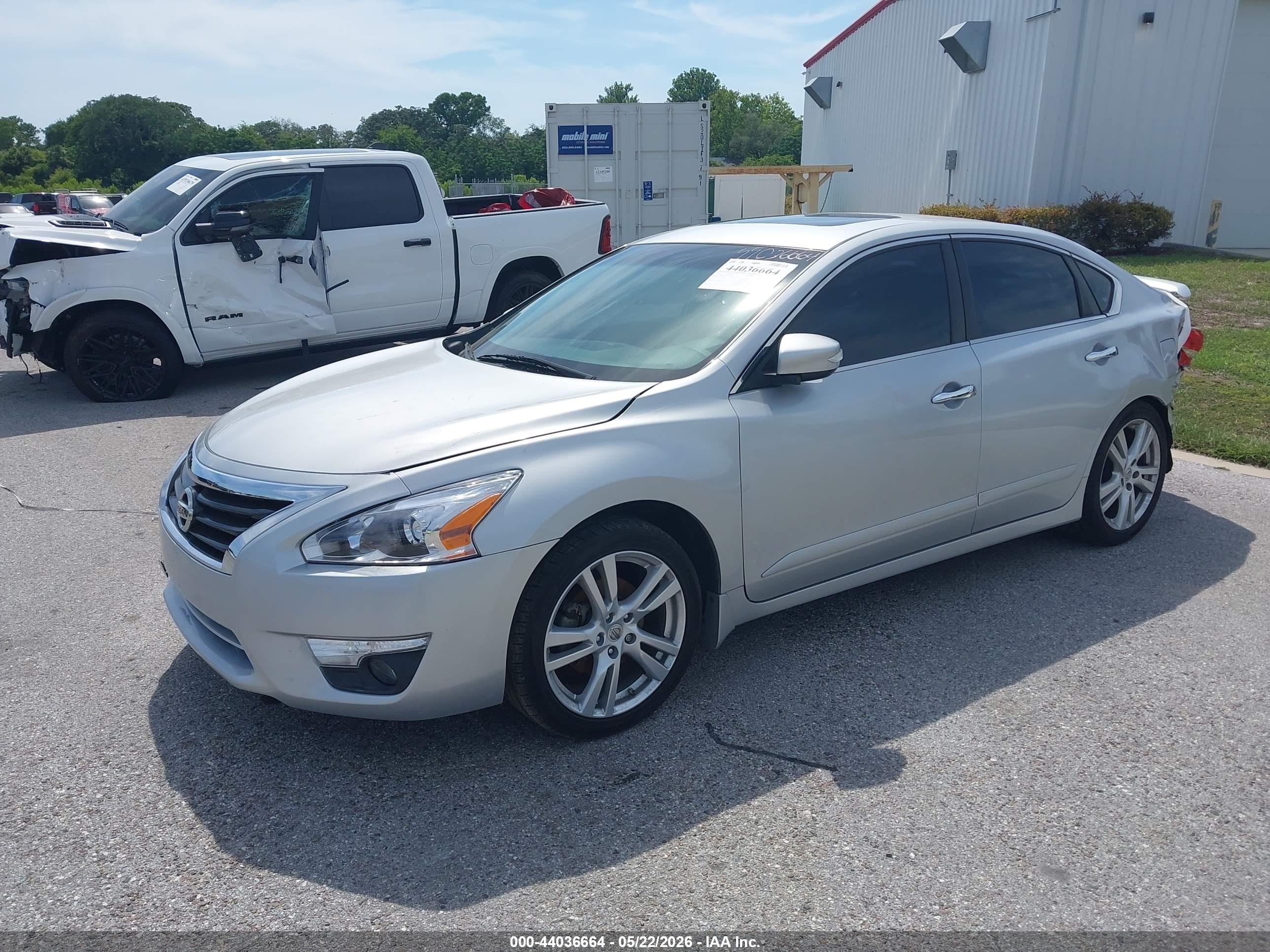 NISSAN ALTIMA image 2