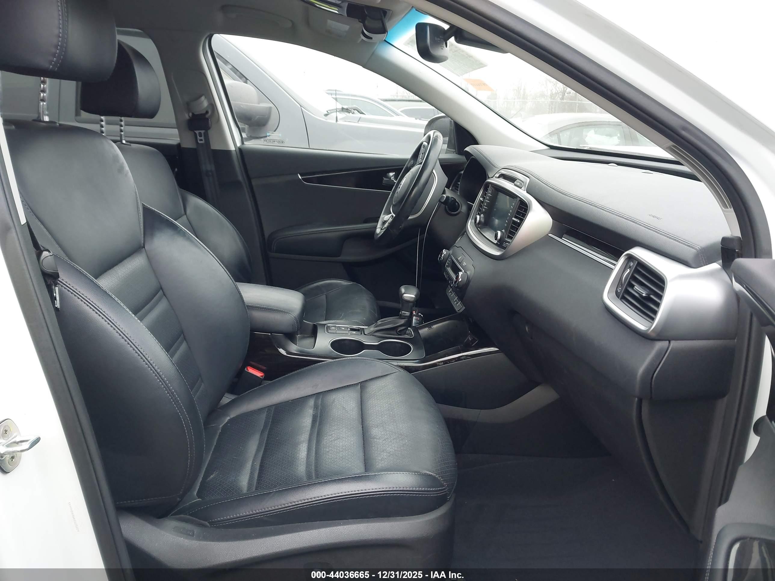 KIA SORENTO image 5