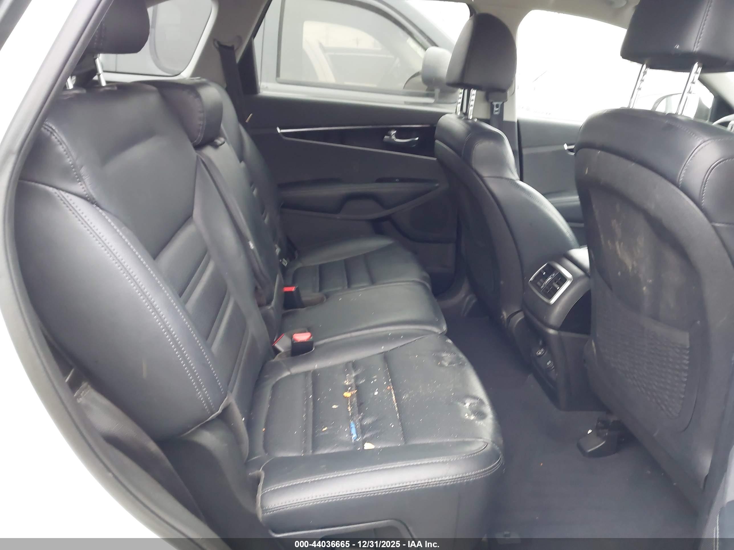 KIA SORENTO image 8