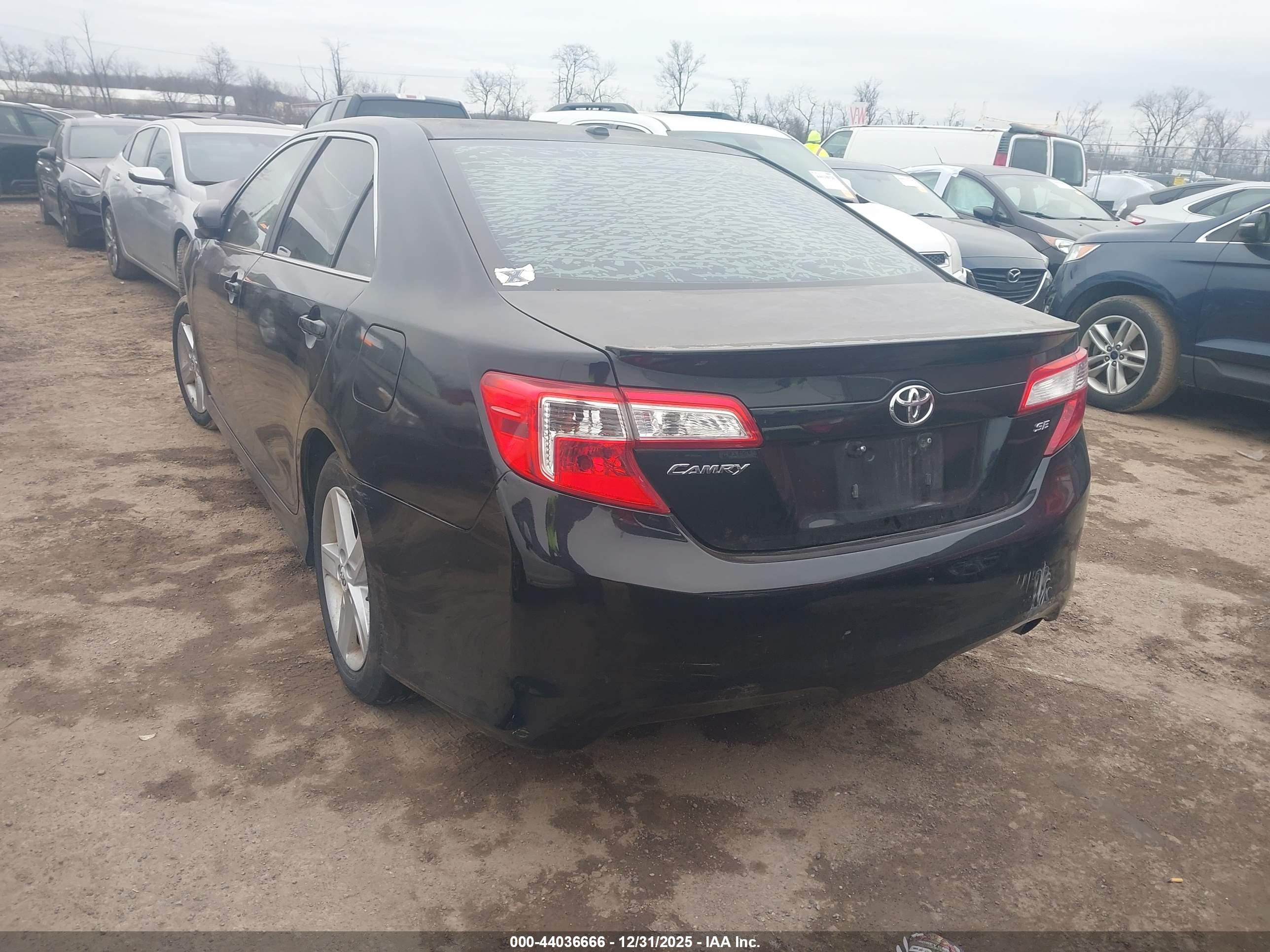 TOYOTA CAMRY image 3