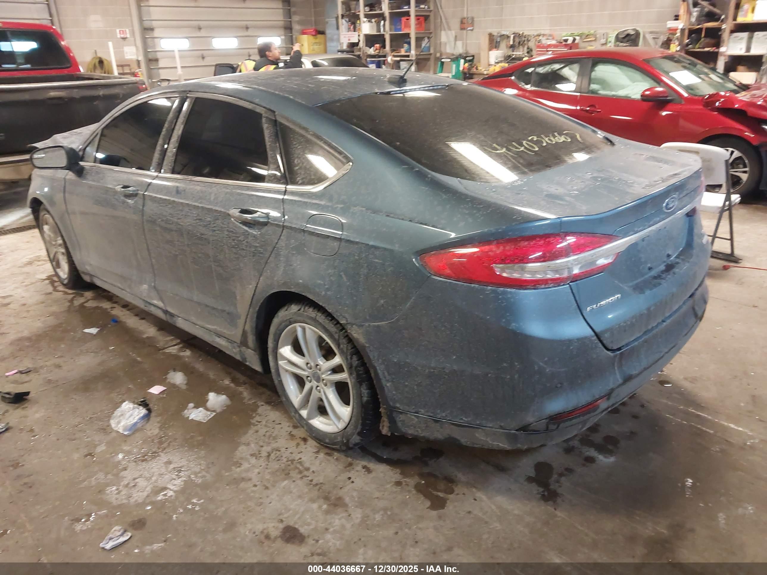 FORD FUSION image 3
