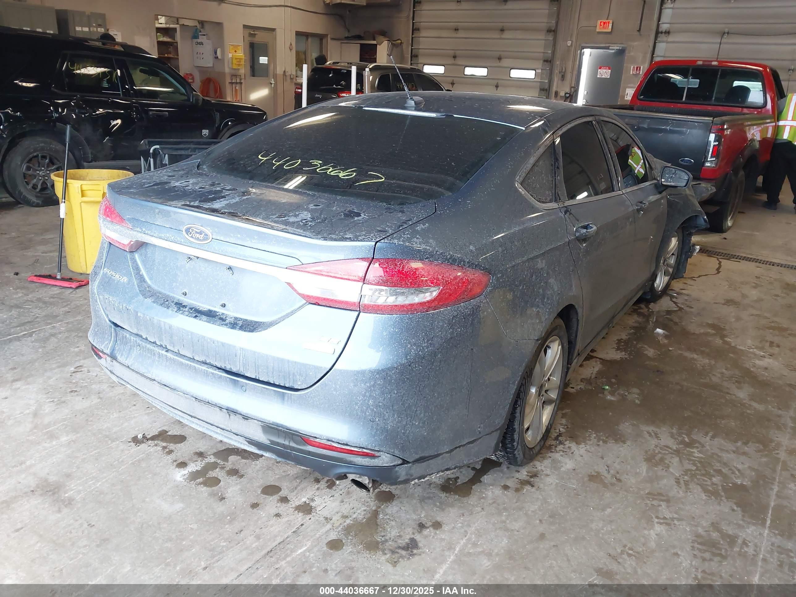 FORD FUSION image 4