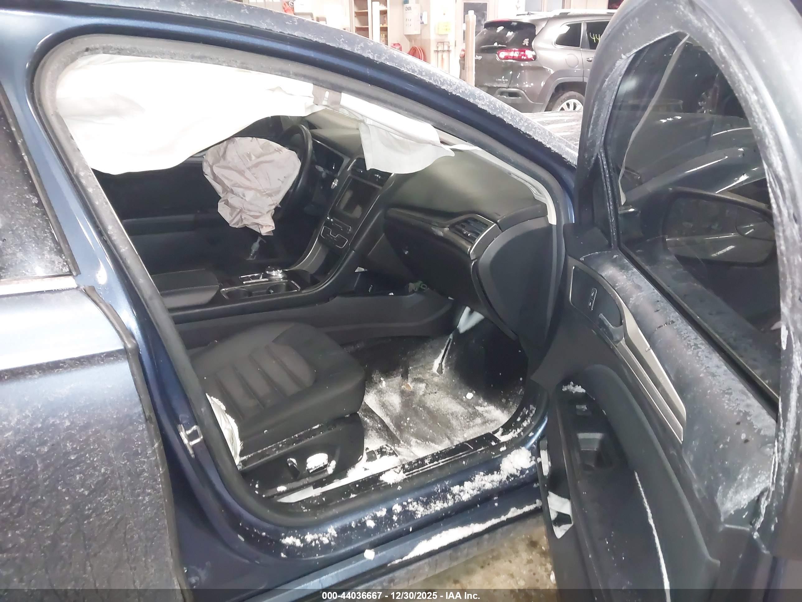 FORD FUSION image 5