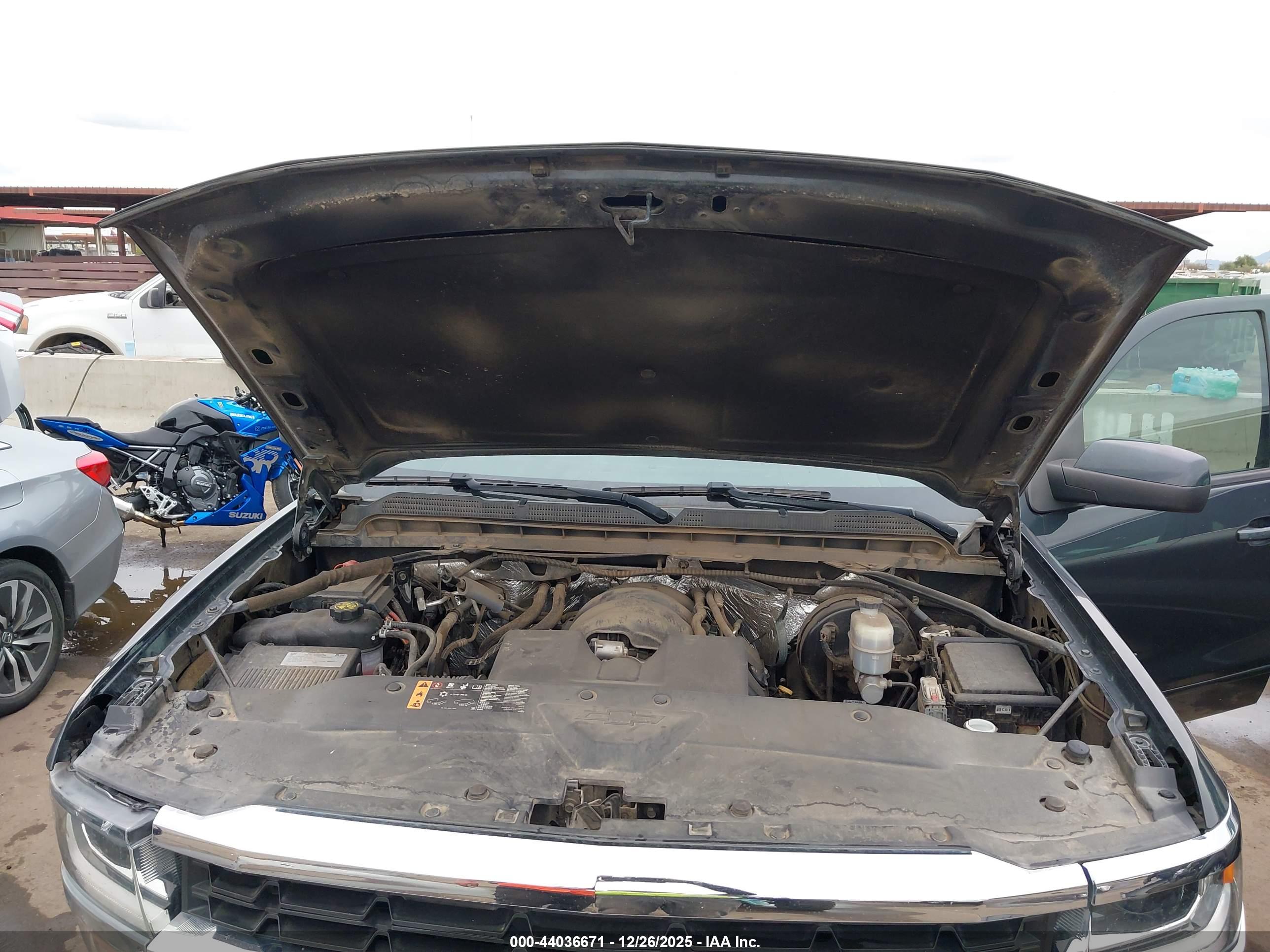 CHEVROLET SILVERADO image 10